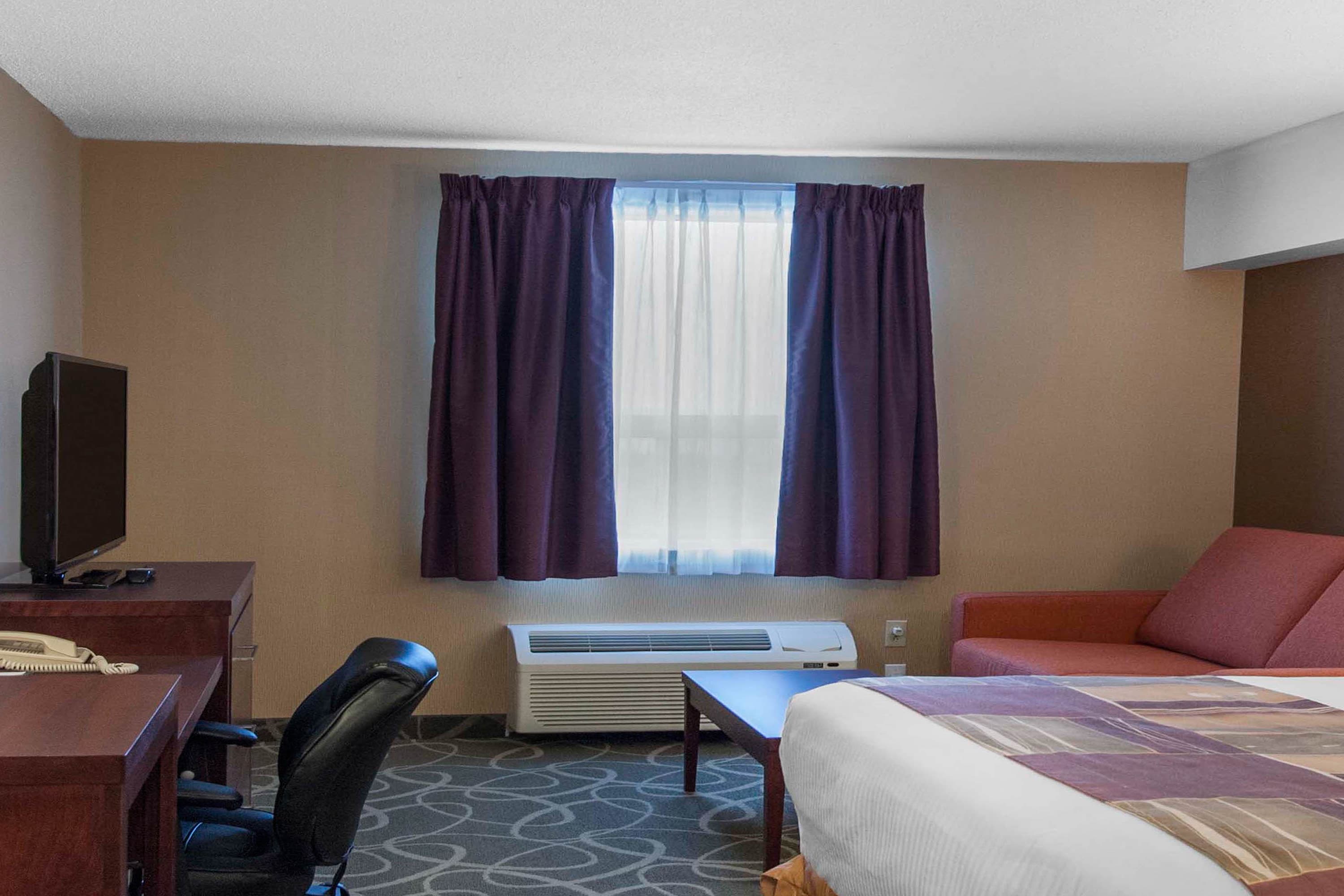 Quality Hotel & Suites — 20