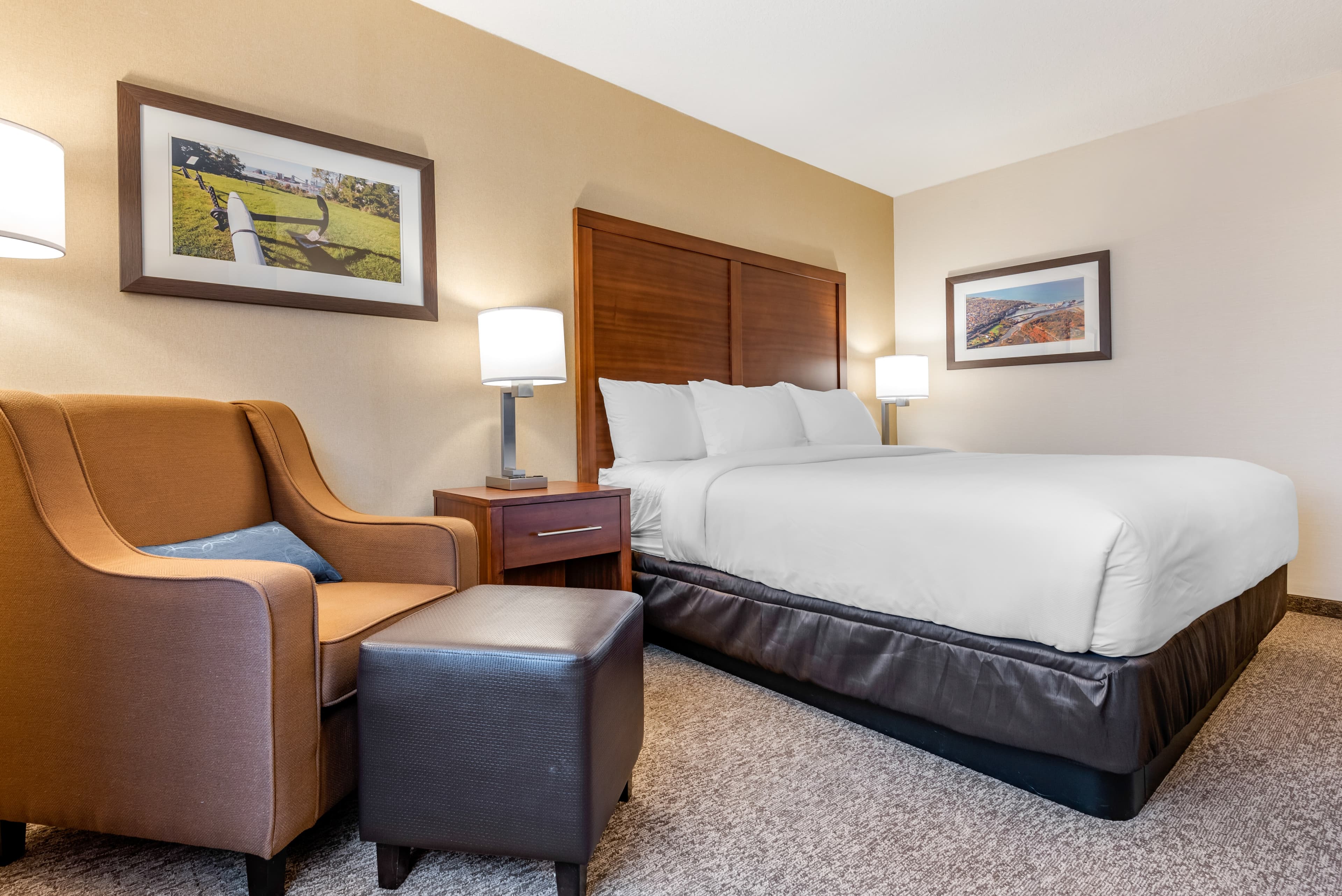 Comfort Inn & Suites - Image 4