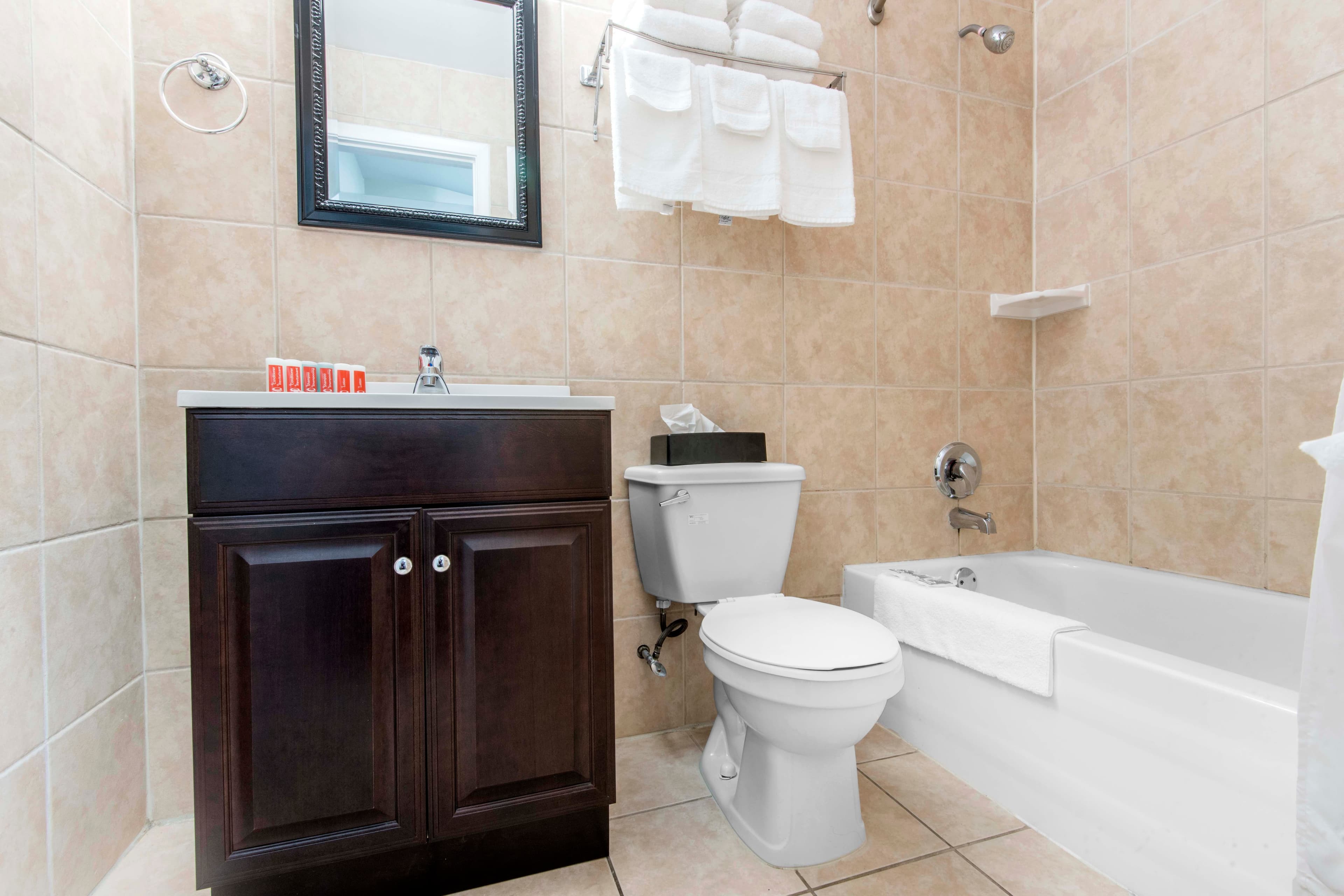 Econo Lodge — 6
