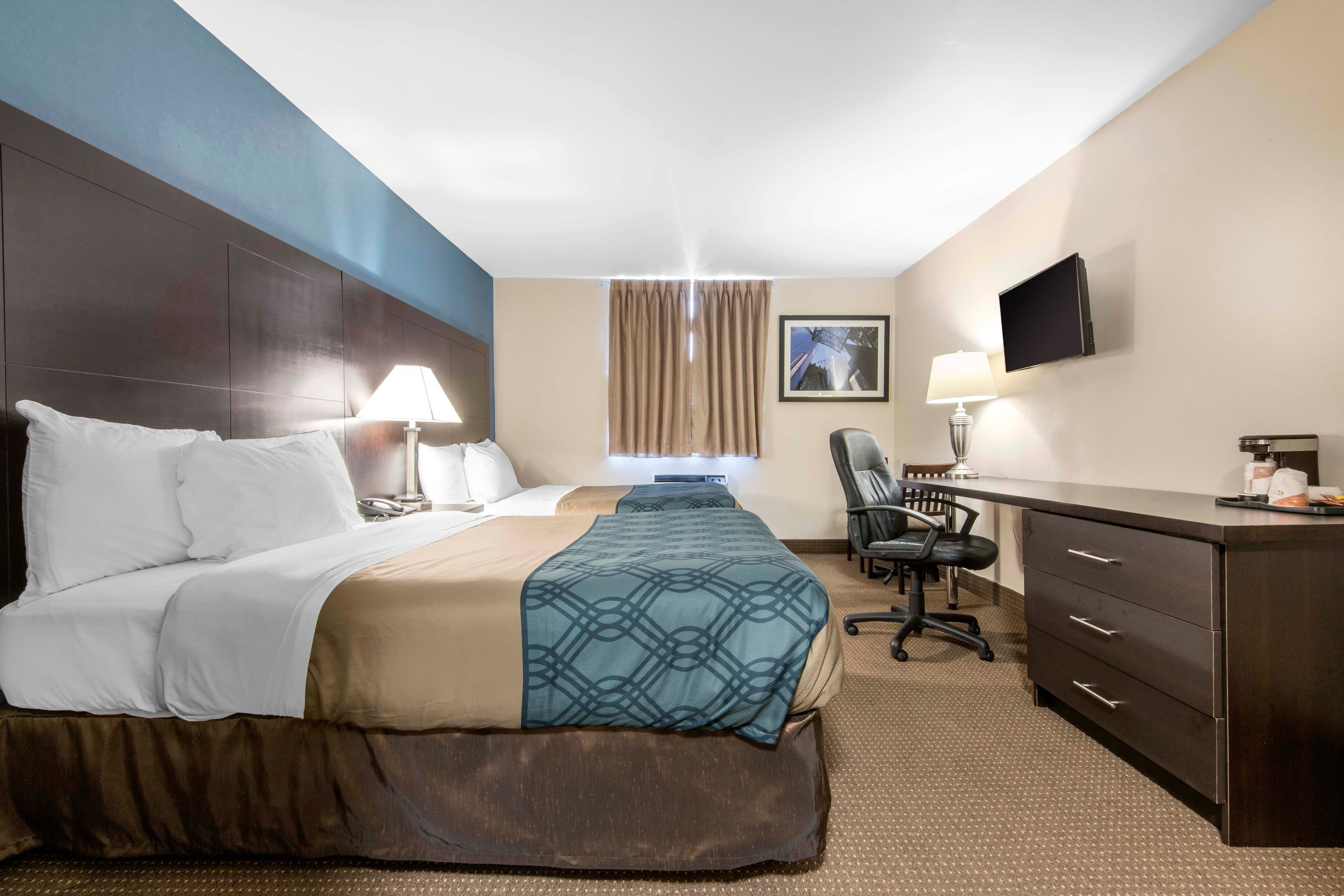 Econo Lodge - Image 2