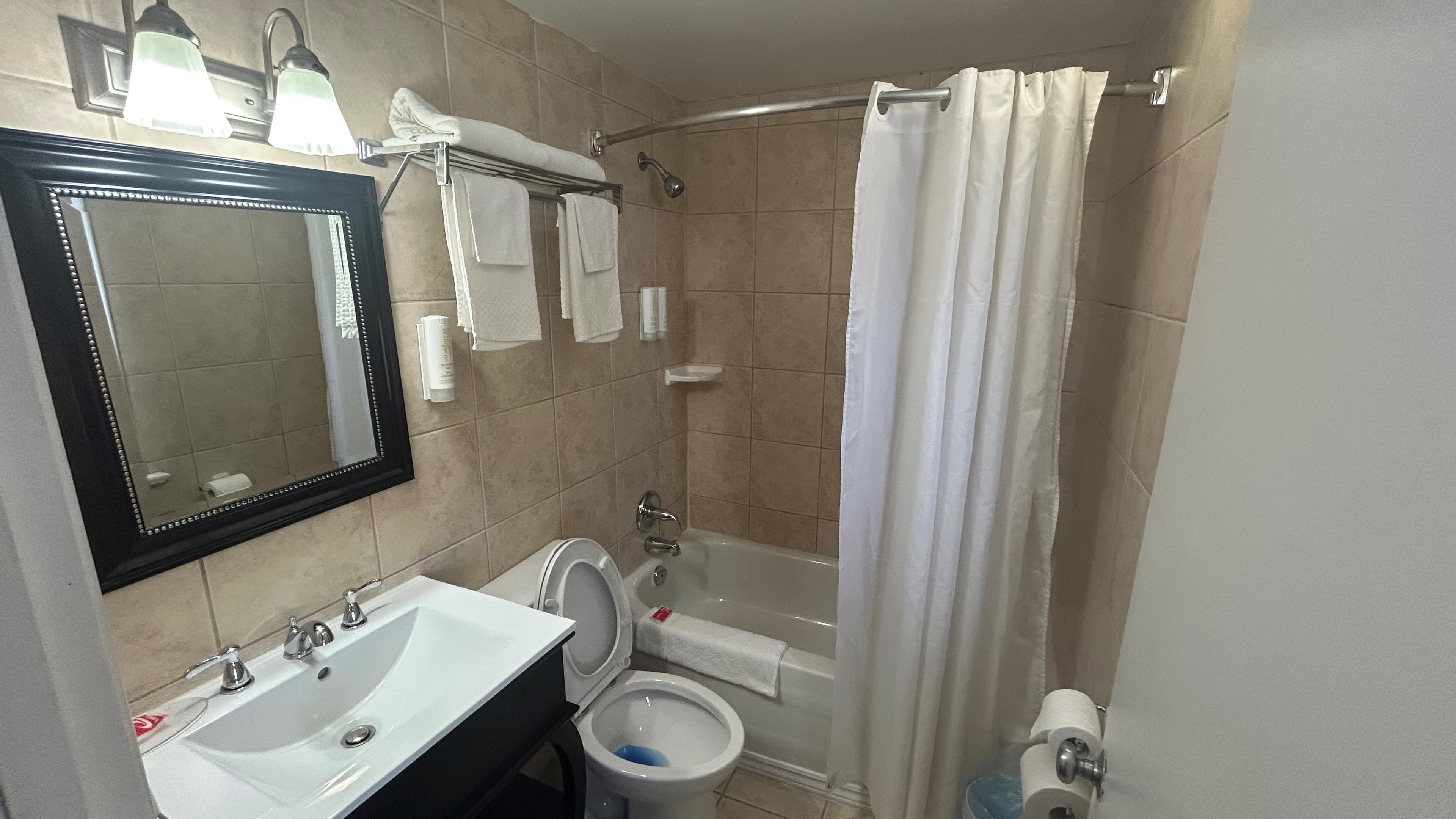 Econo Lodge — 9