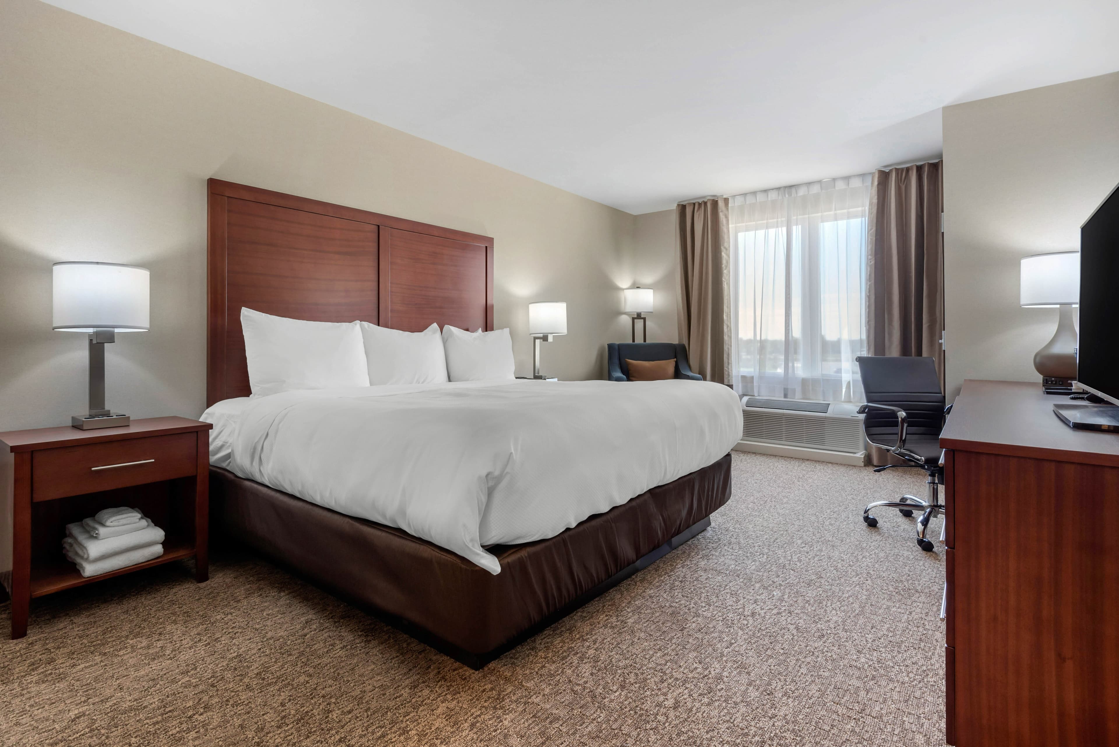 Comfort Inn & Suites - Image 2