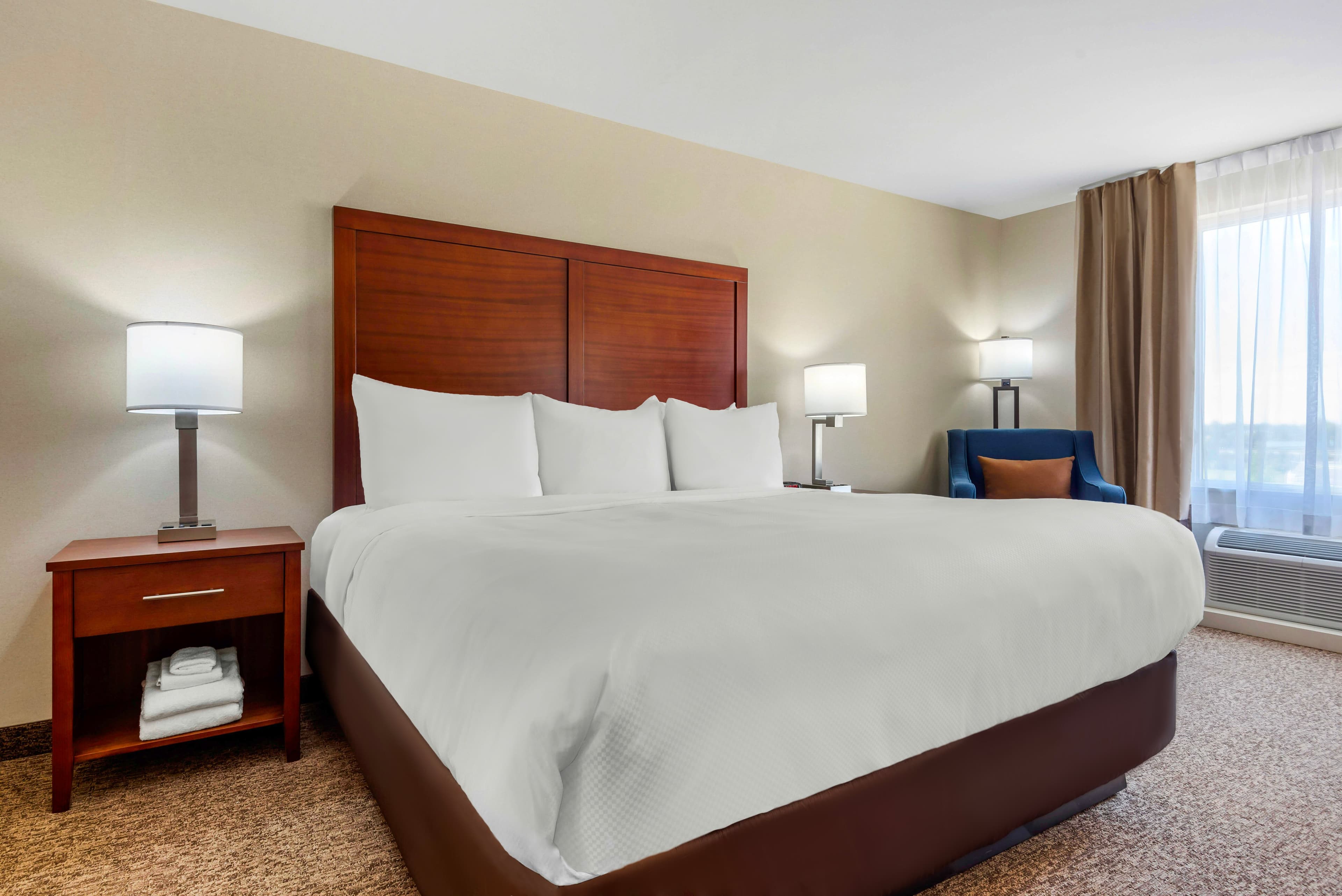 Comfort Inn & Suites - Image 3