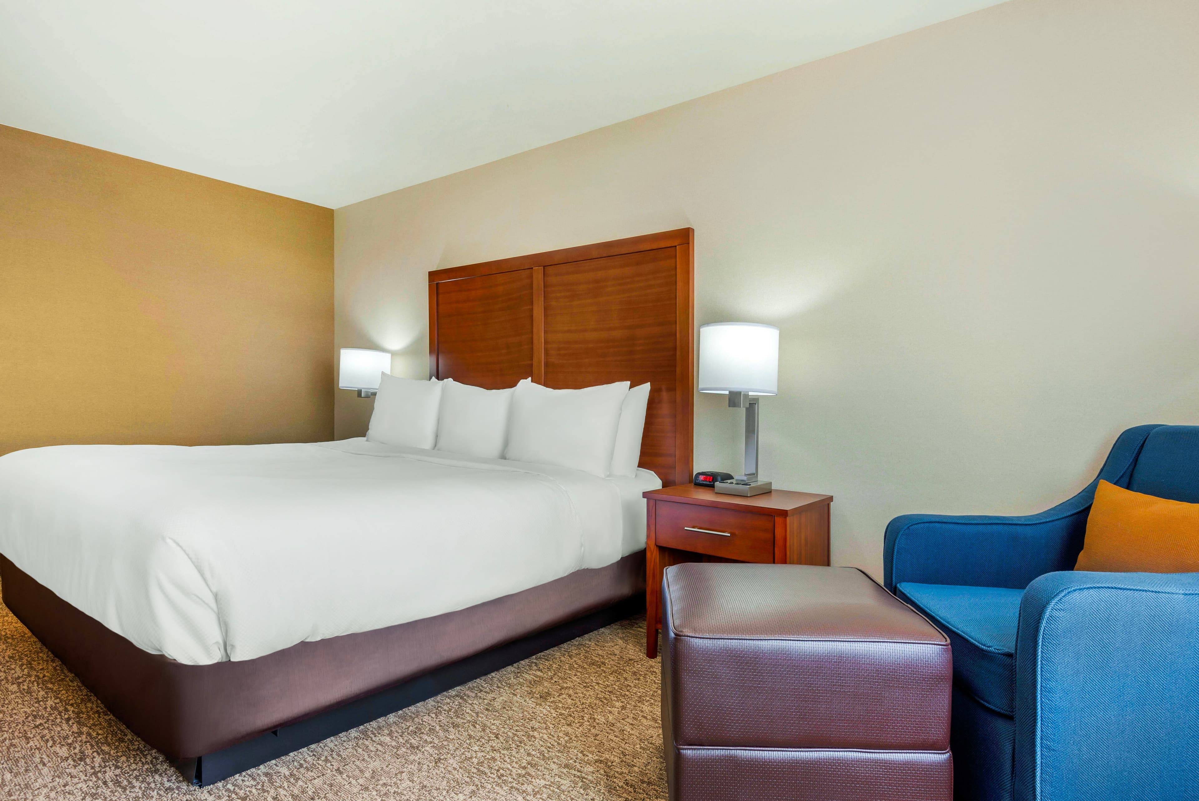 Comfort Inn & Suites - Image 5
