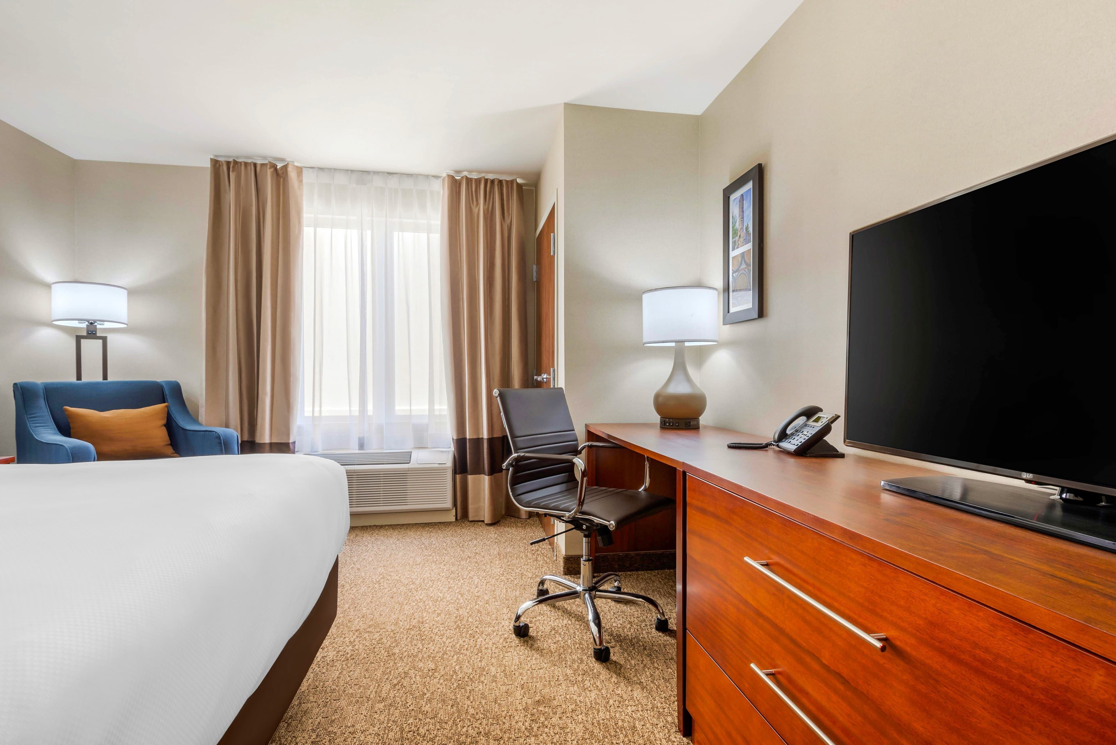 Comfort Inn & Suites — 7