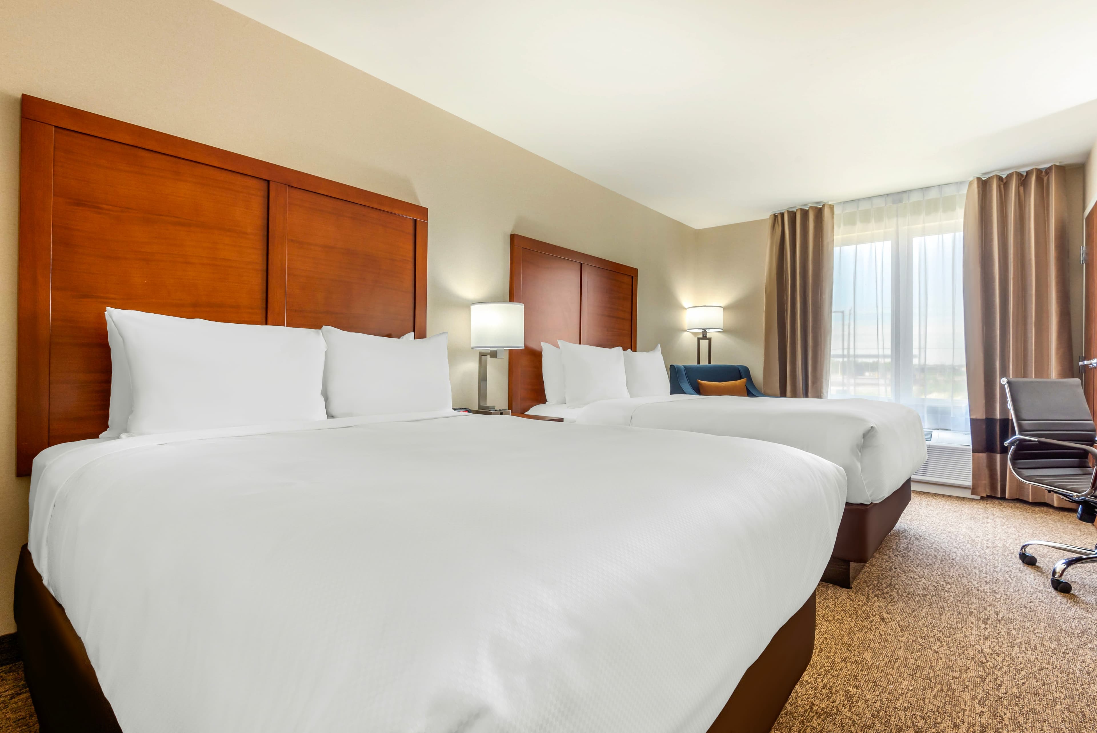 Comfort Inn & Suites — 10