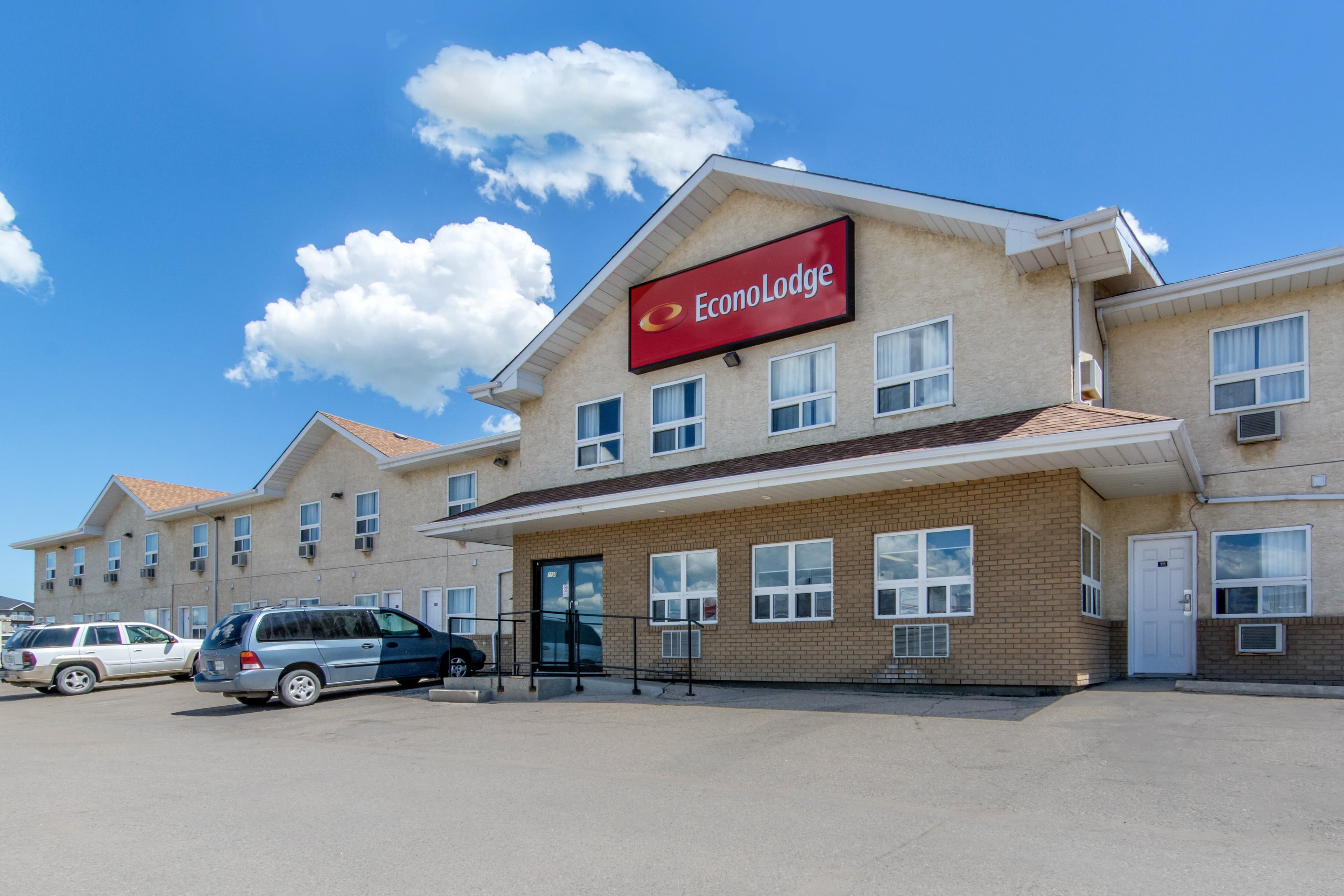 Econo Lodge - Image 1