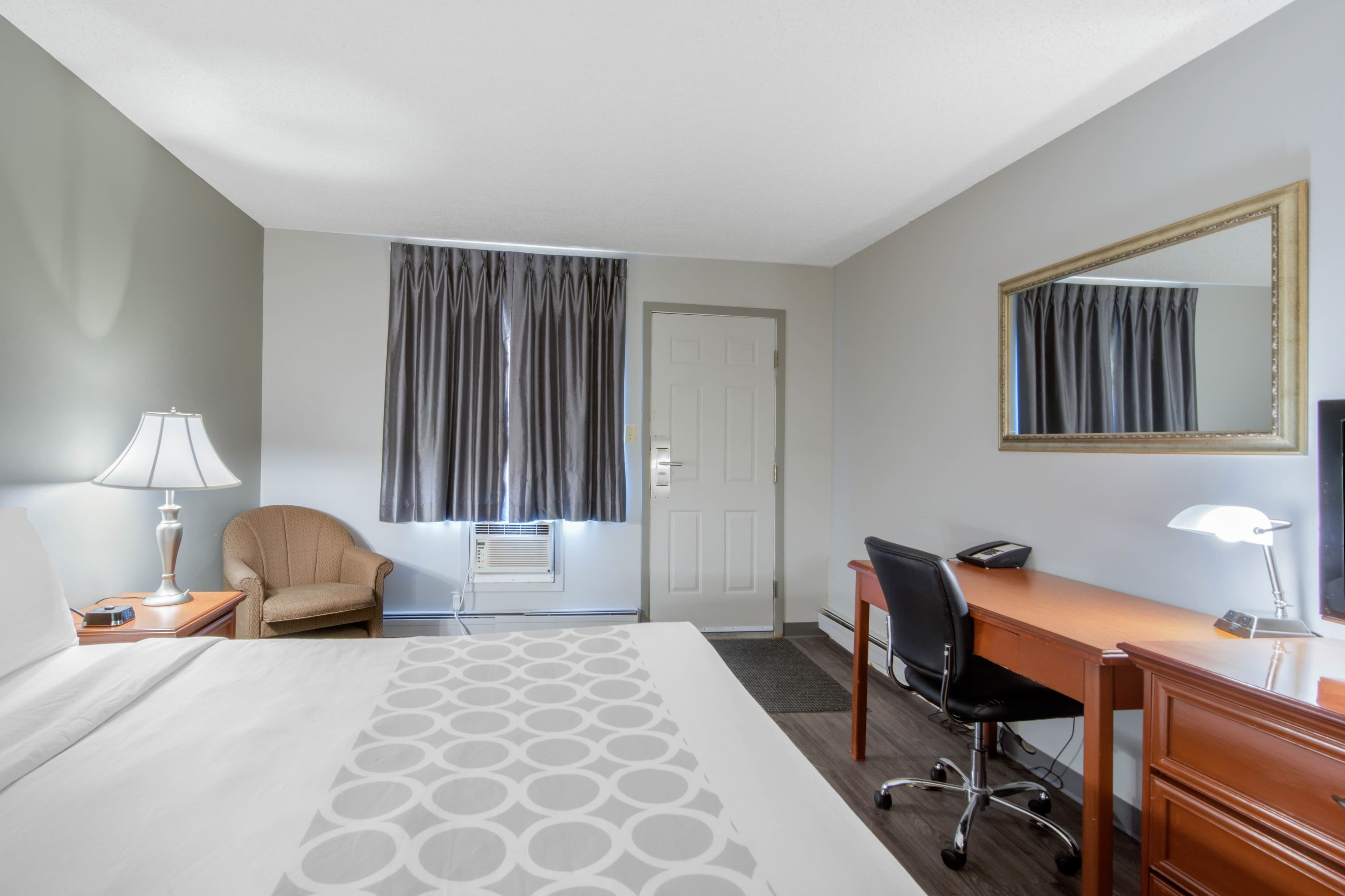 Econo Lodge — 6