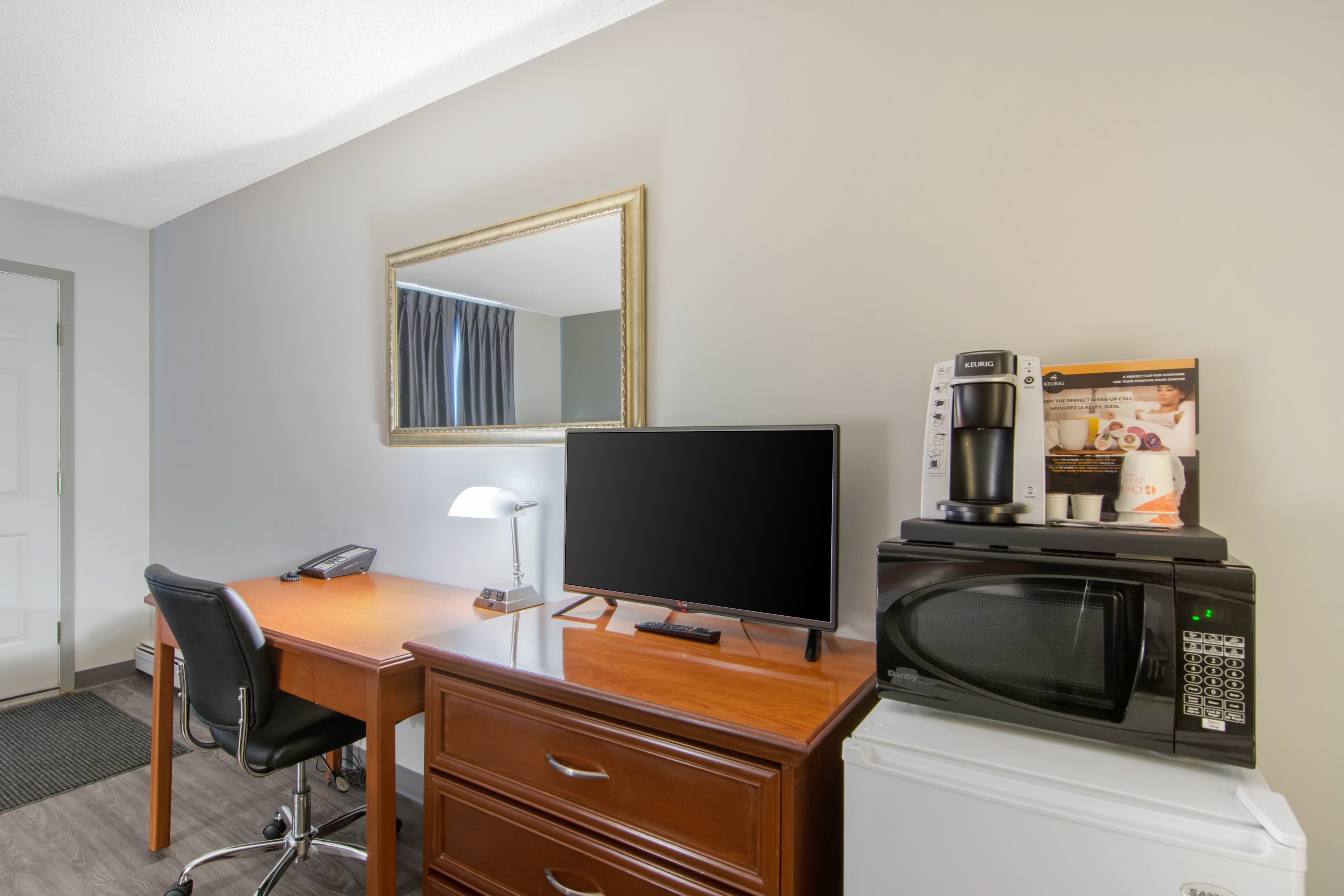 Econo Lodge — 20