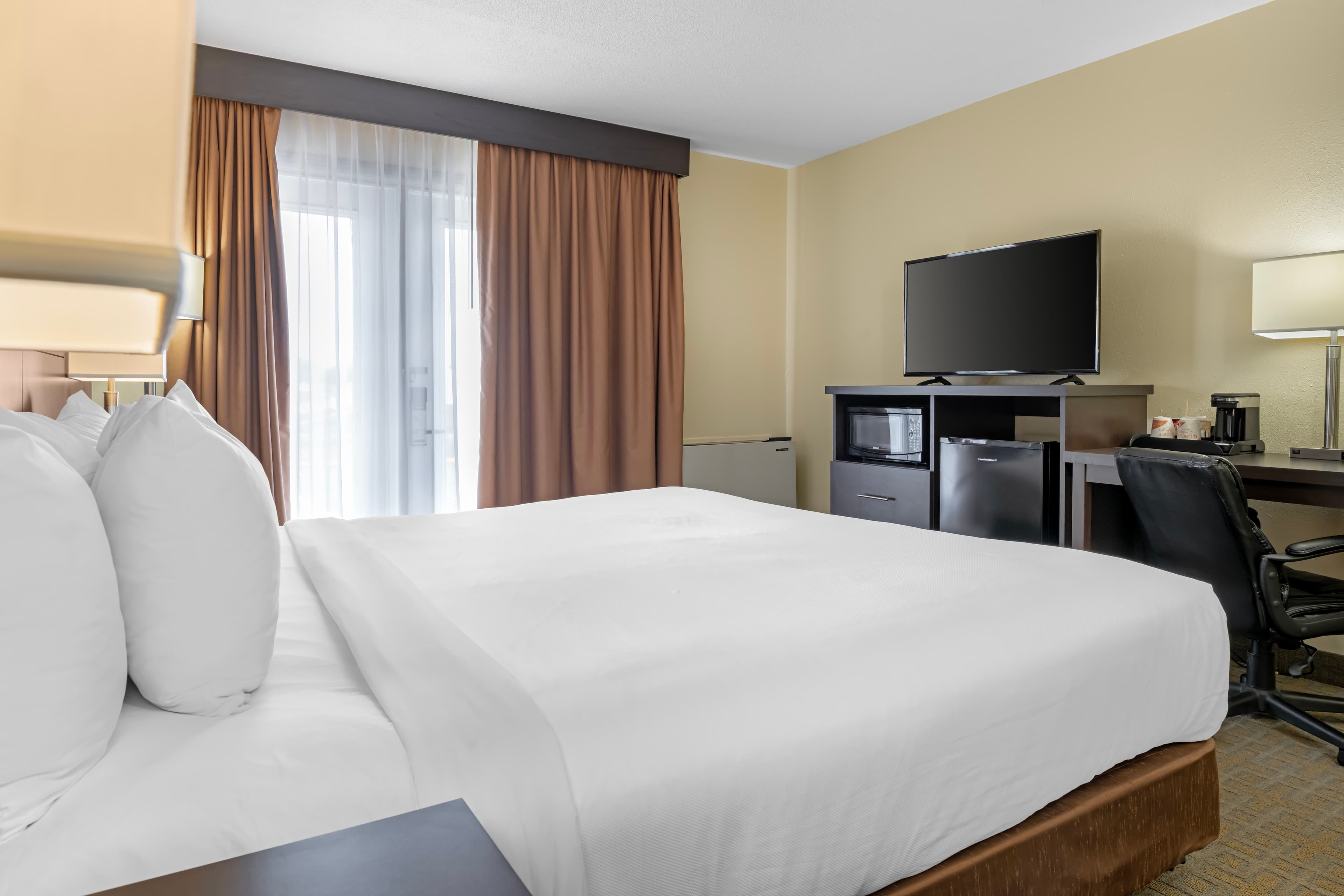 Quality Inn & Suites - Image 3
