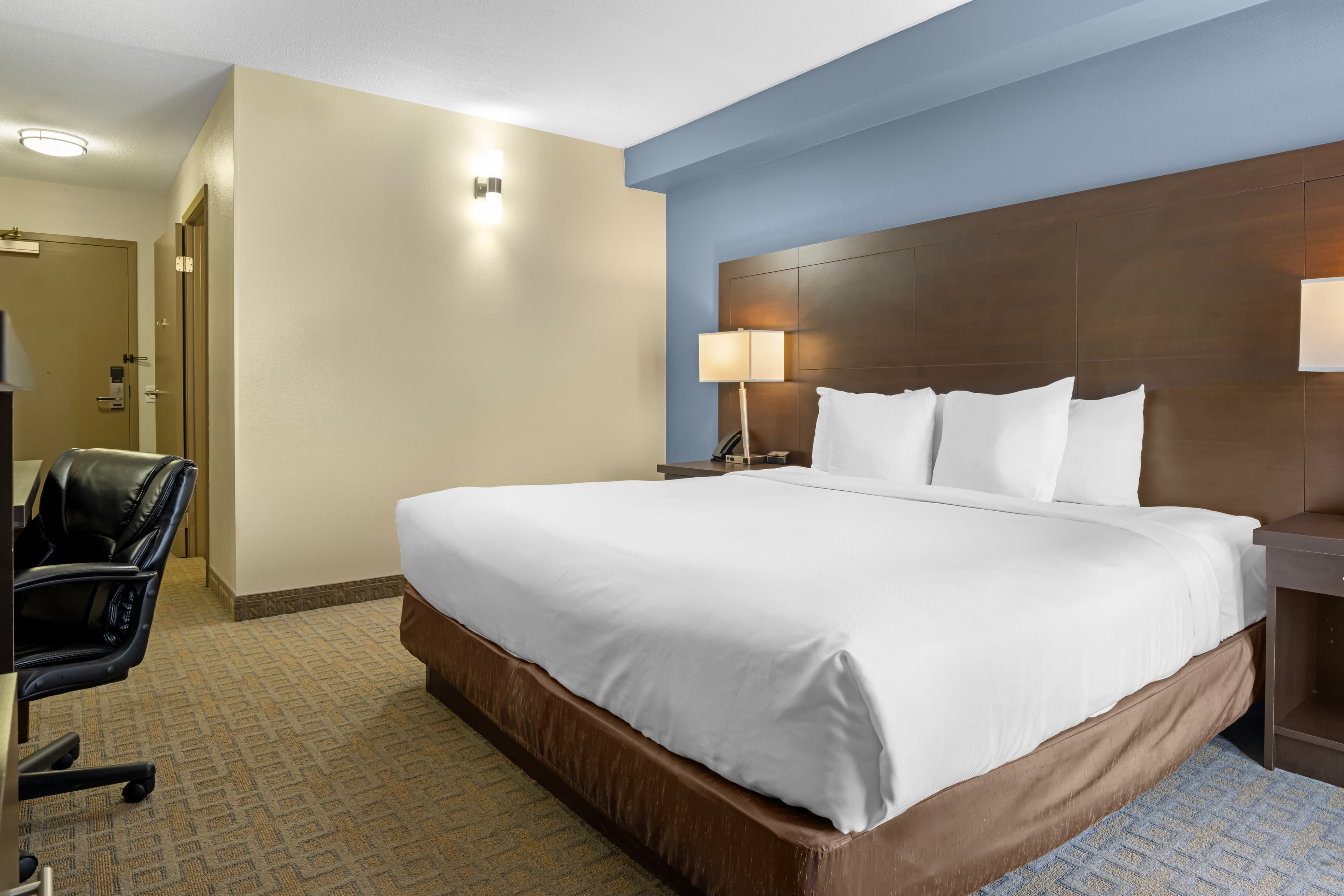 Quality Inn & Suites - Image 4