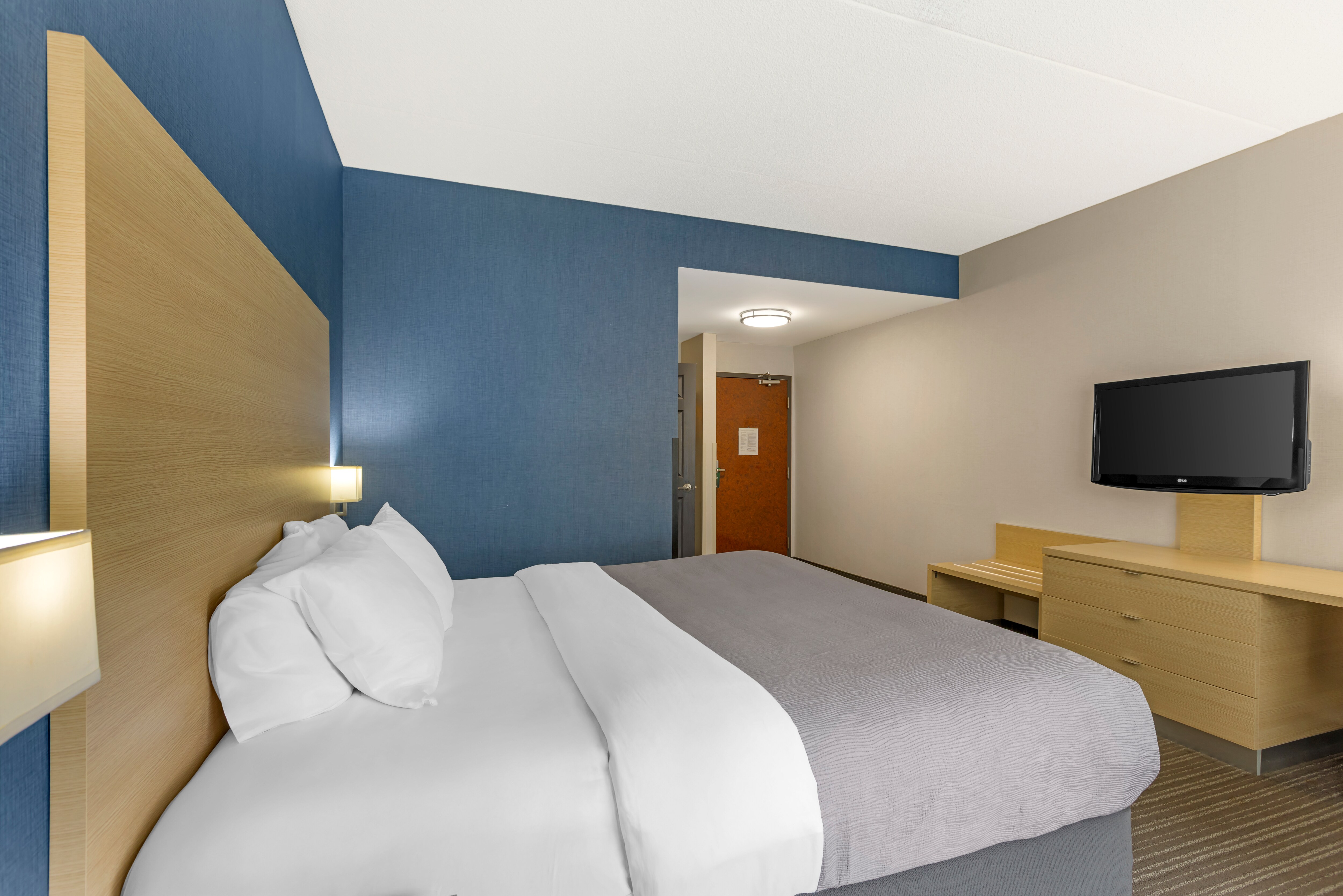 Quality Inn & Suites - Image 4