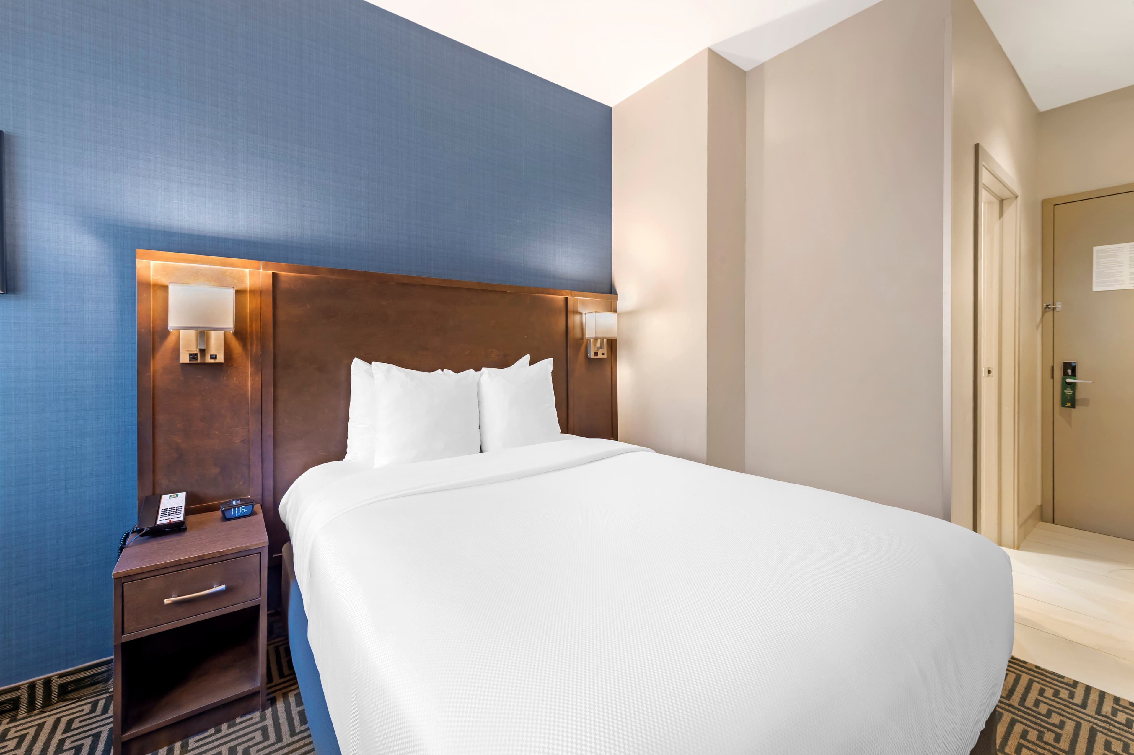Quality Inn Centre-Ville - Image 3