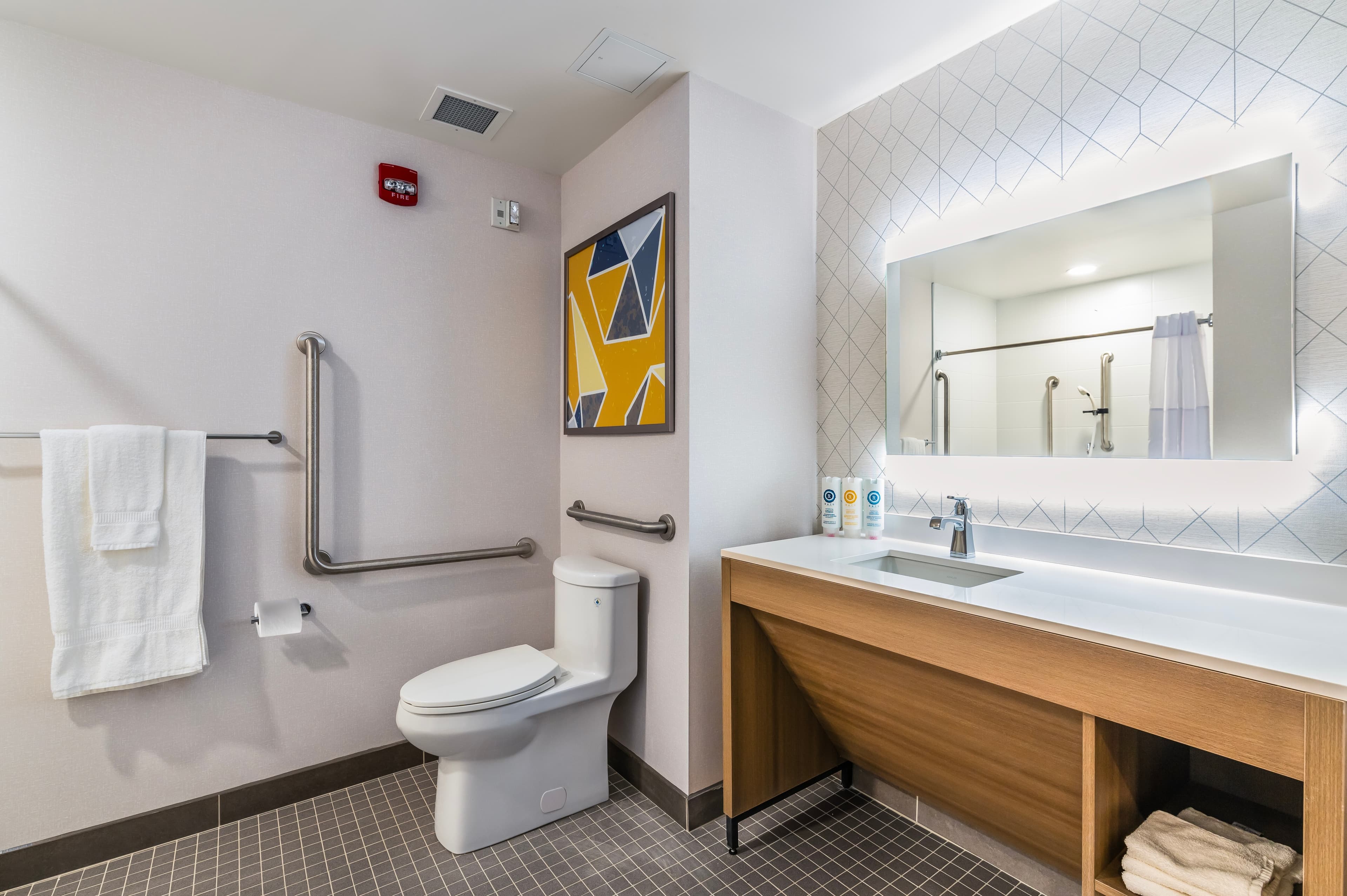 Comfort Inn & Suites - Image 3