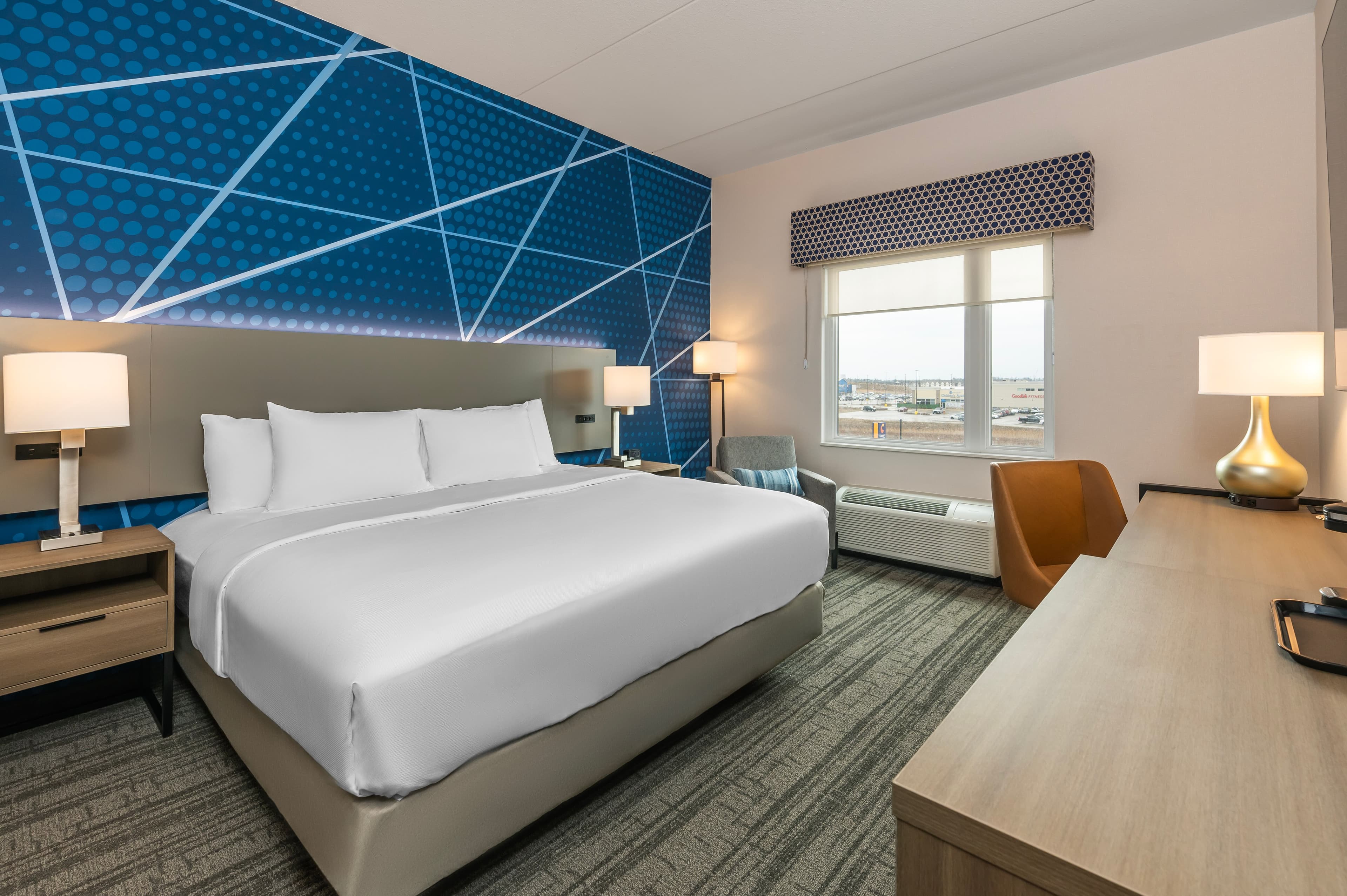 Comfort Inn & Suites - Image 2