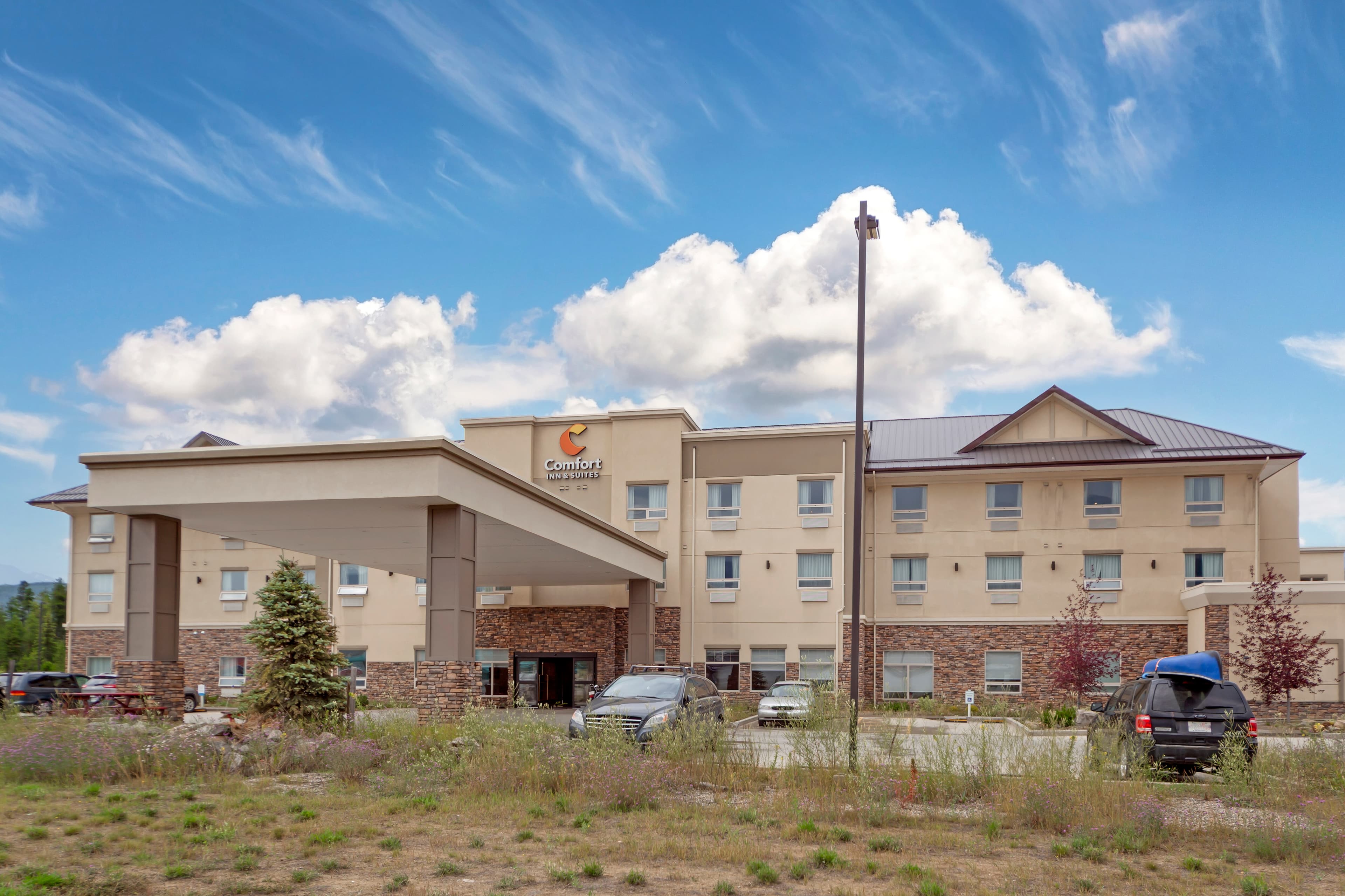 Comfort Inn & Suites - Image 1