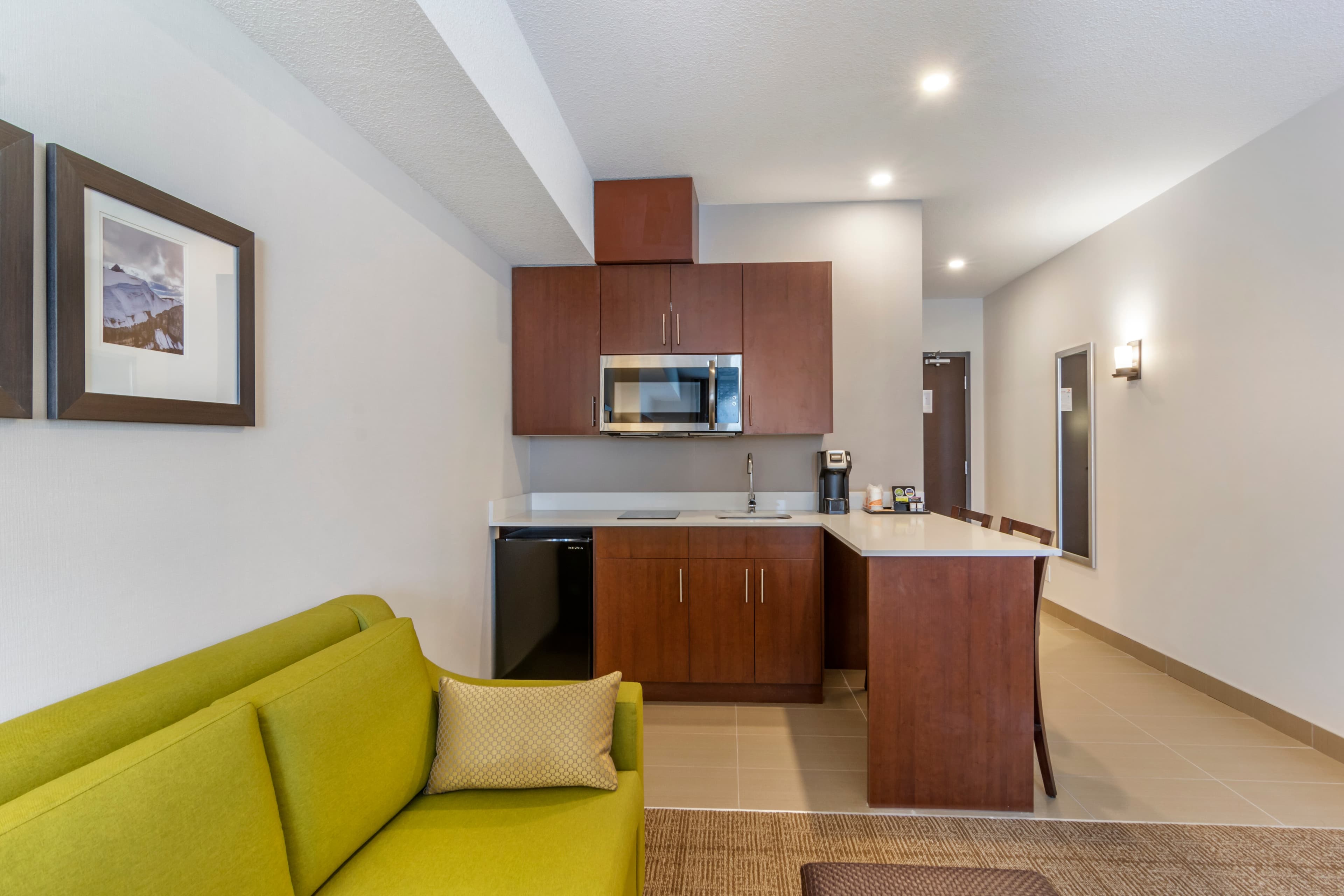 Comfort Inn & Suites - Image 3