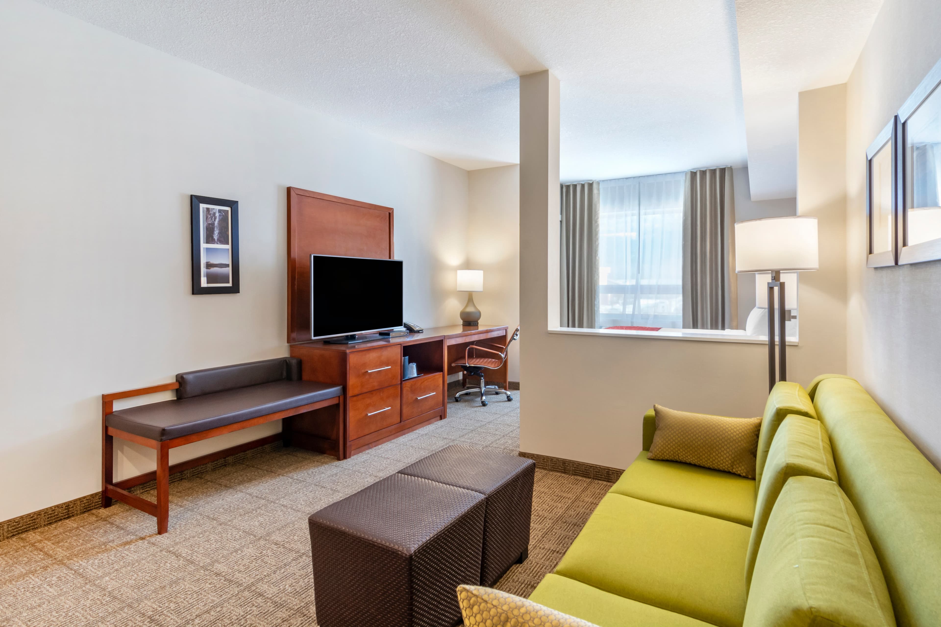 Comfort Inn & Suites - Image 4