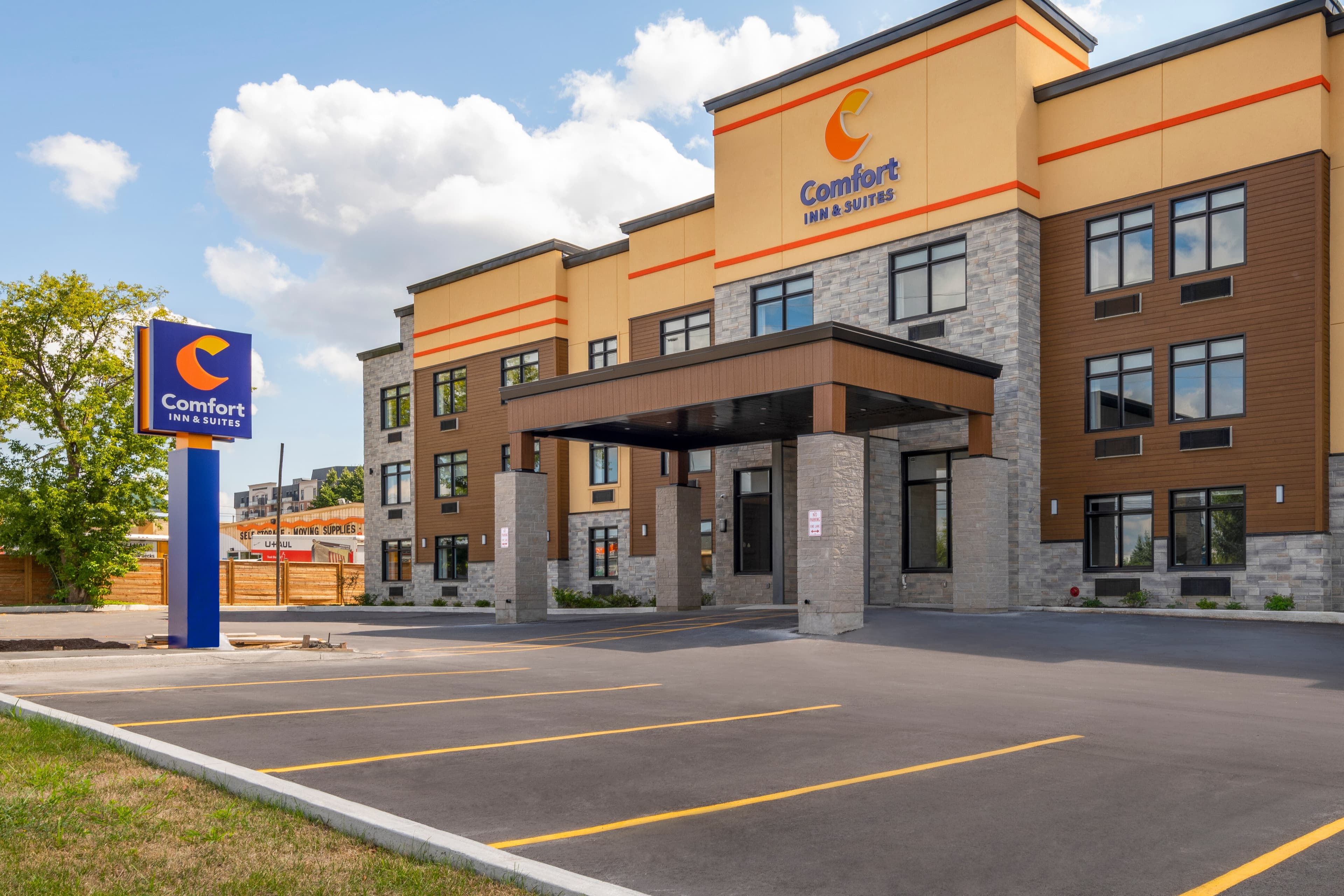 Comfort Inn & Suites - Image 1