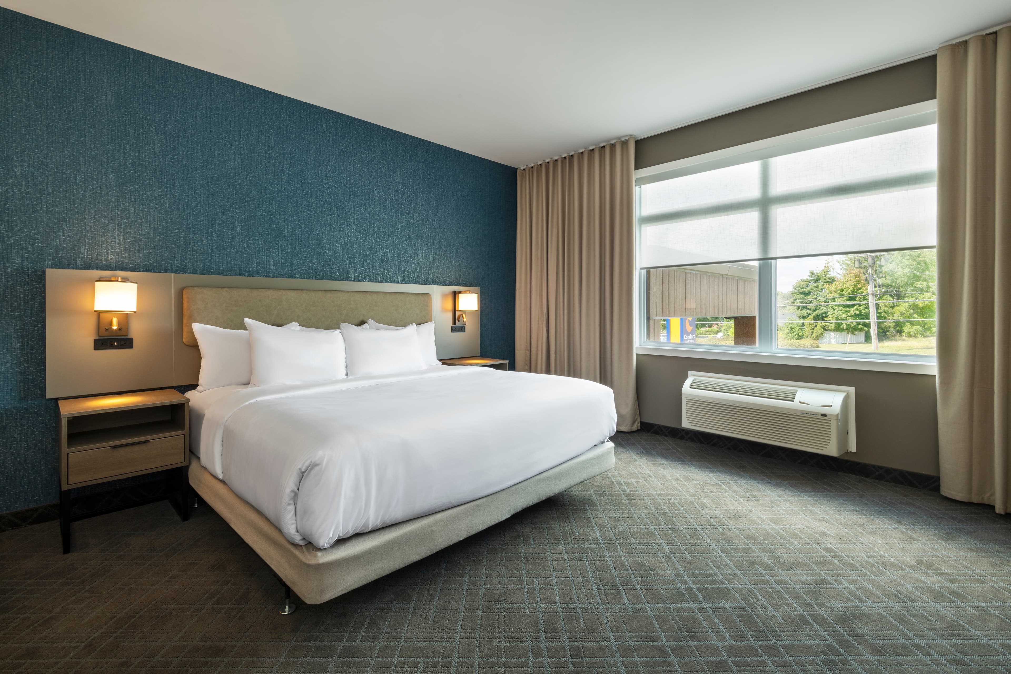 Comfort Inn & Suites - Image 2
