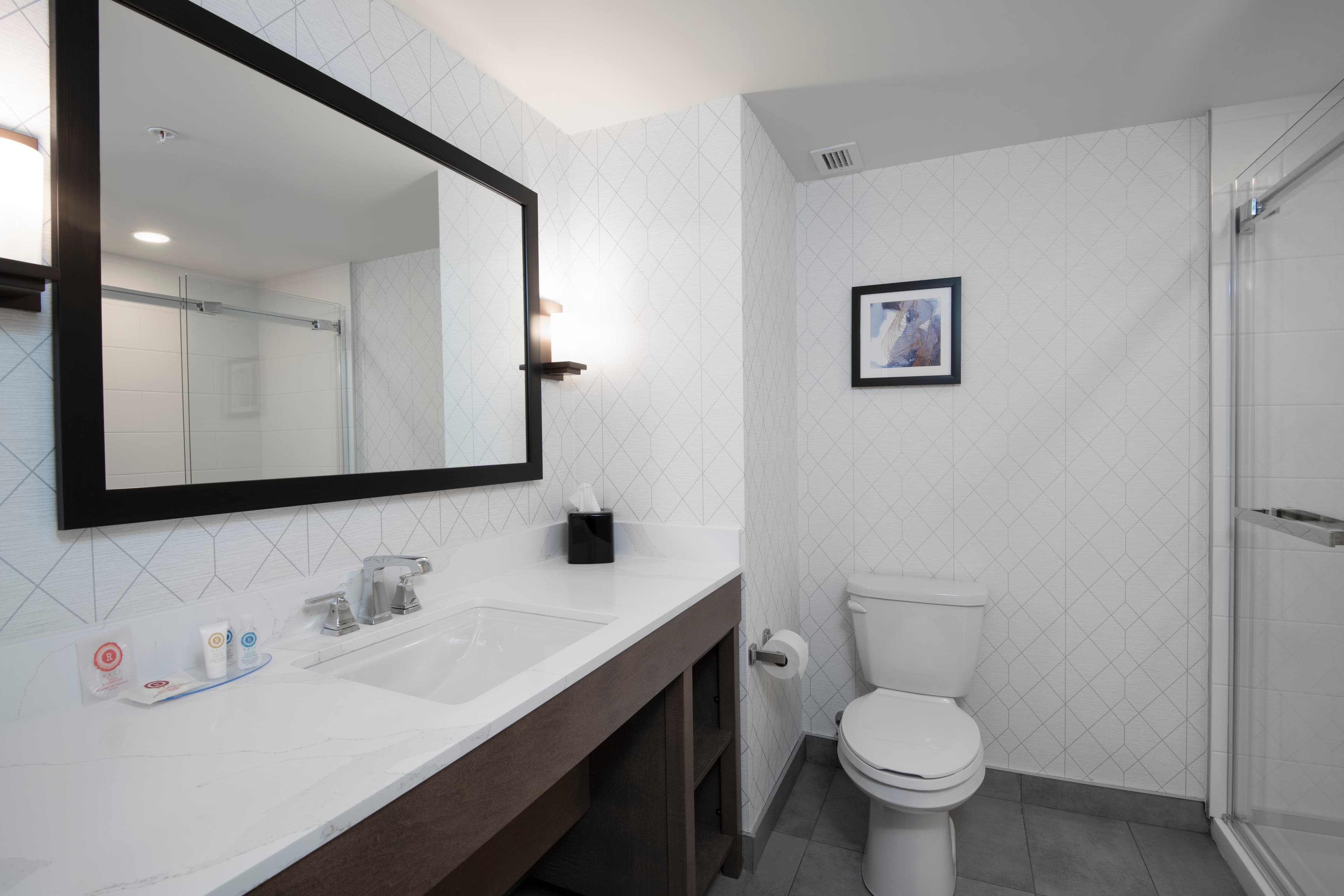 Comfort Inn & Suites - Image 4