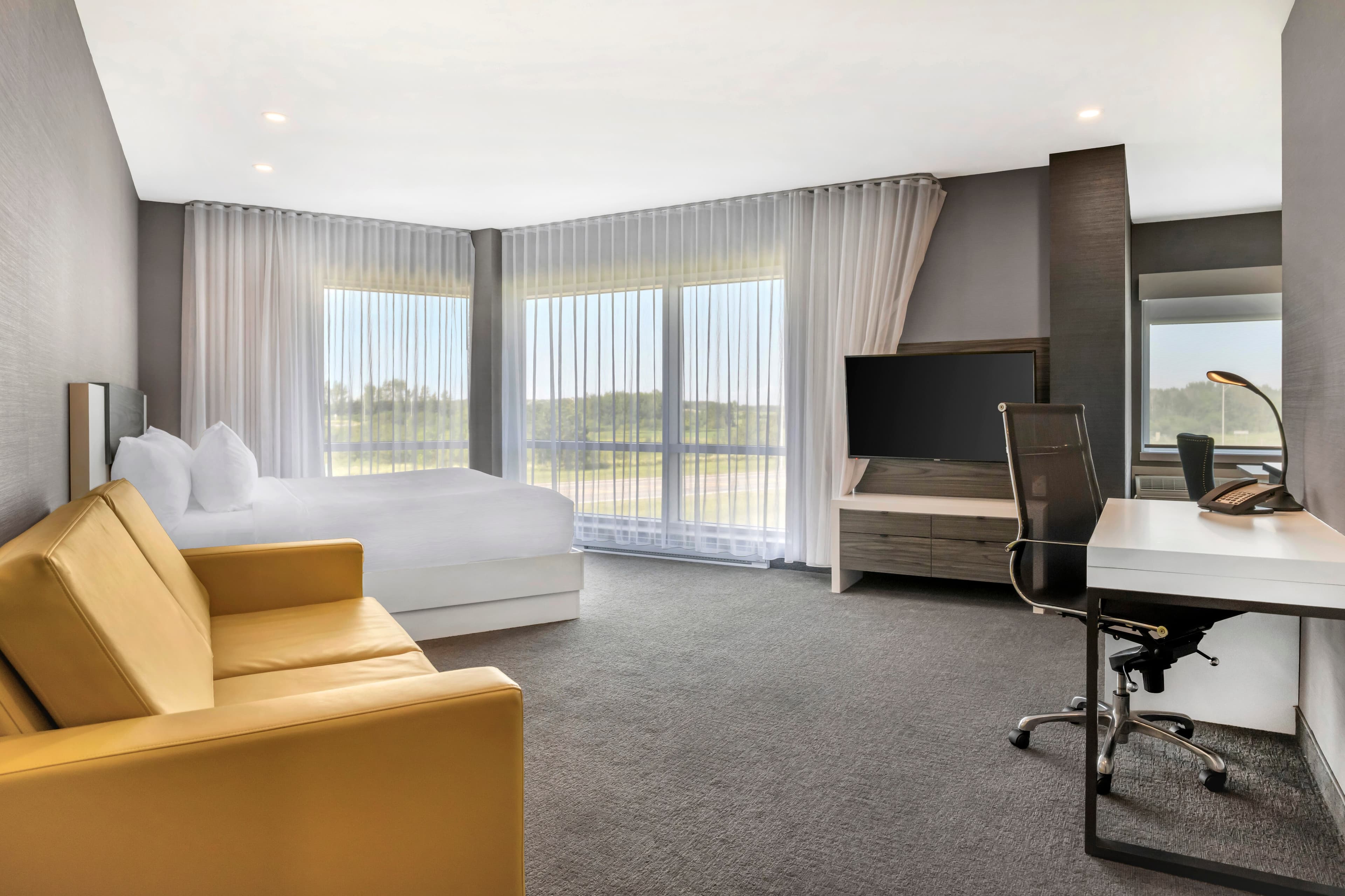 Quality Inn & Suites - Image 2