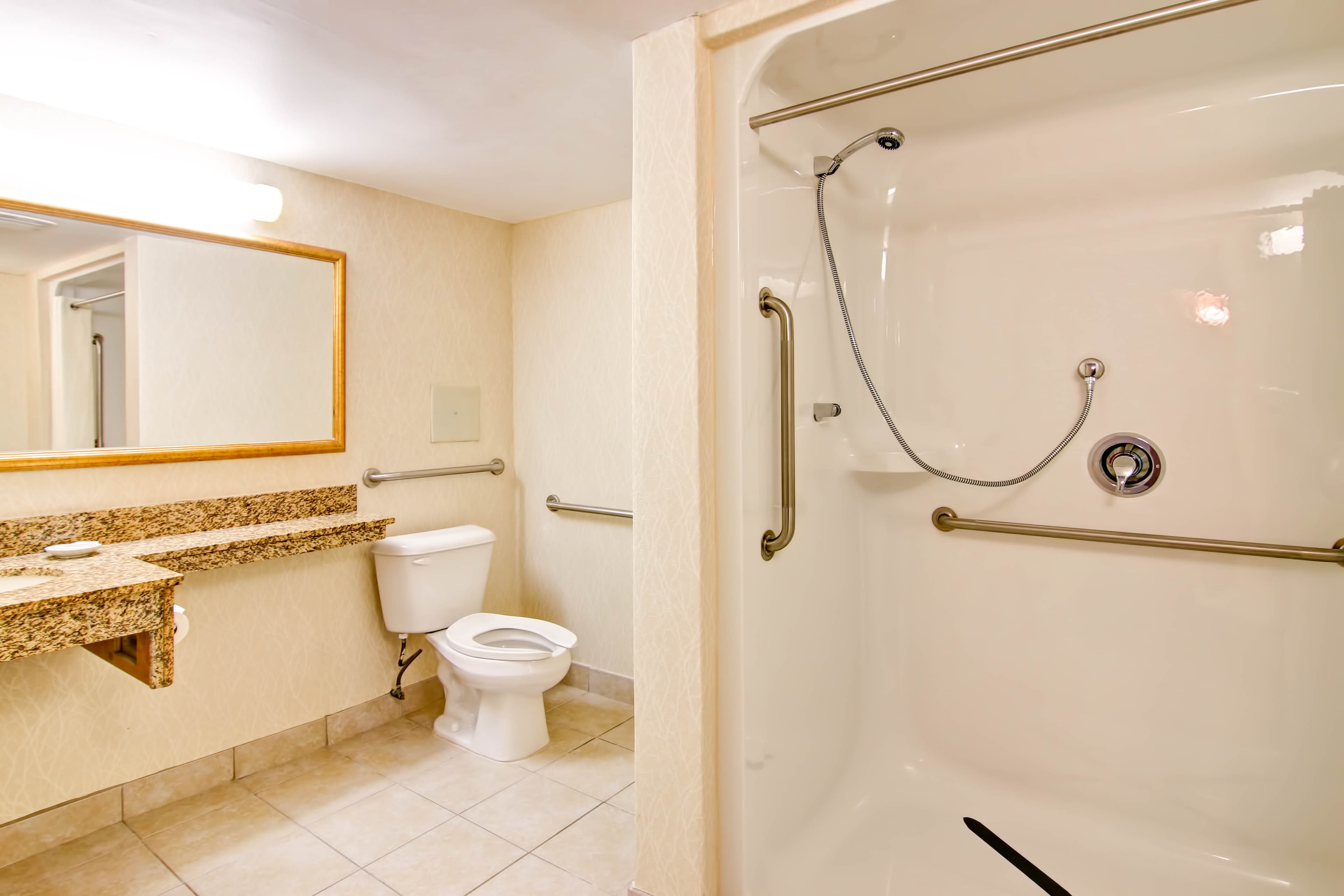 Quality Inn - Image 4