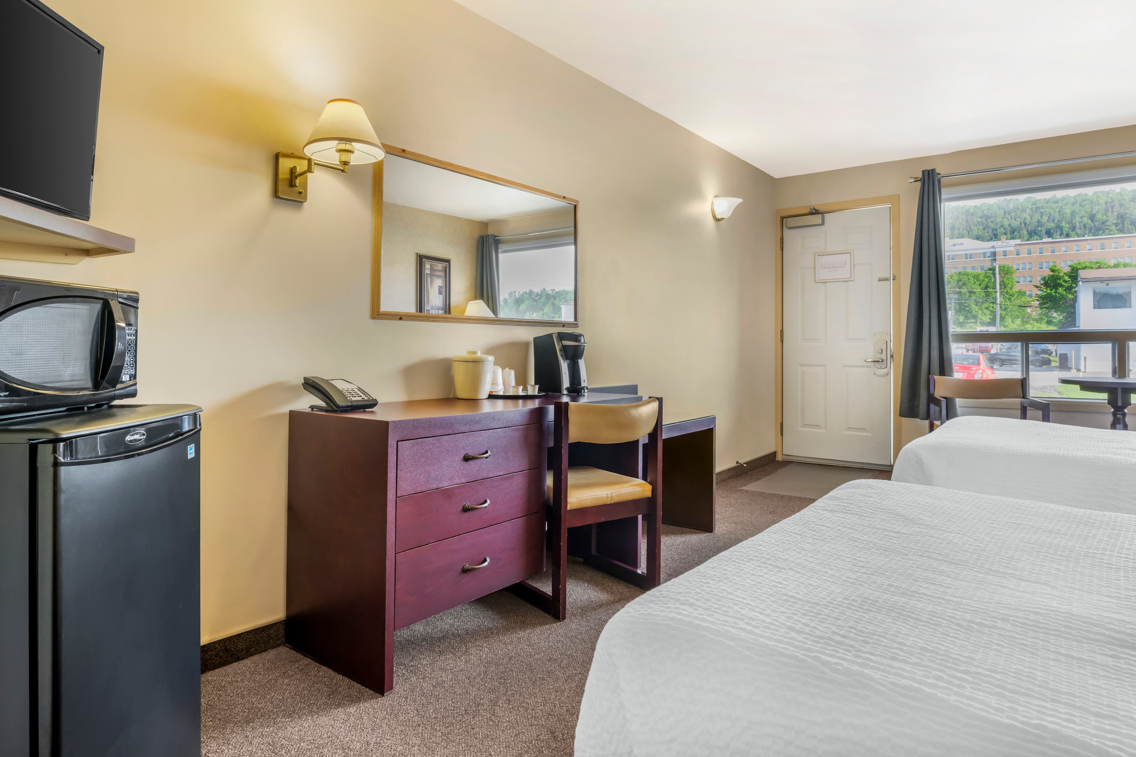 Rodeway Inn — 6