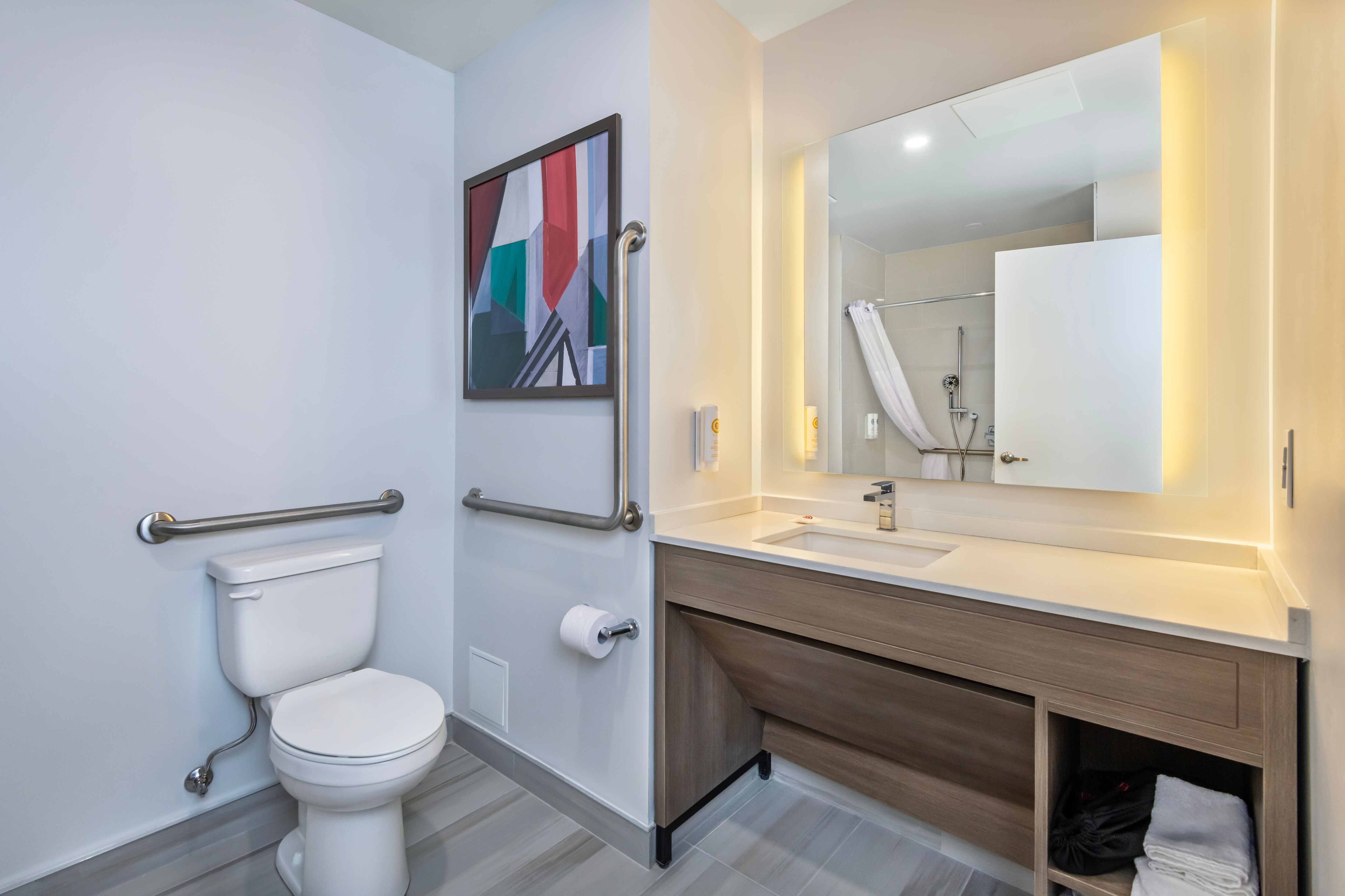 Comfort Inn & Suites - Image 3