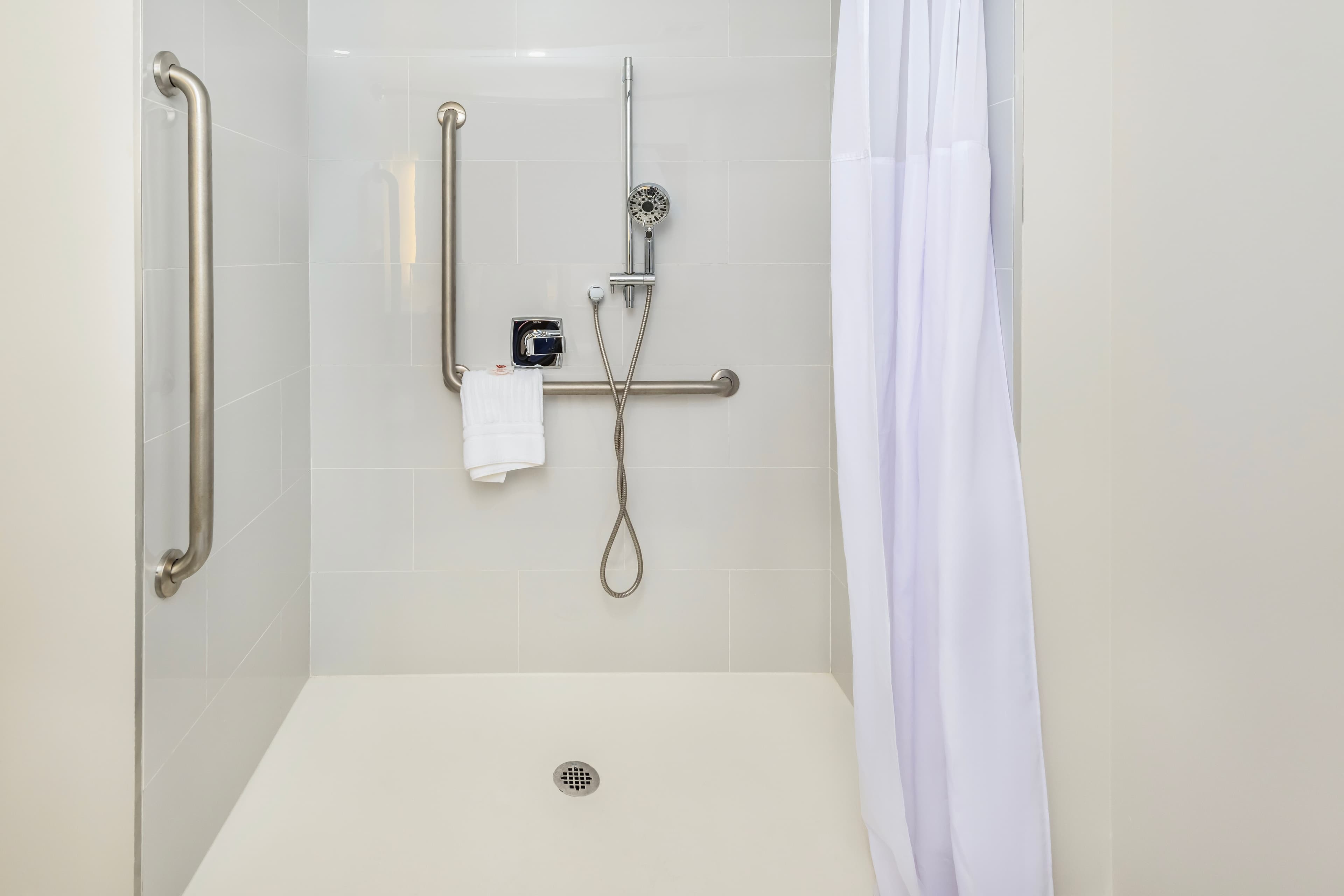 Comfort Inn & Suites - Image 5