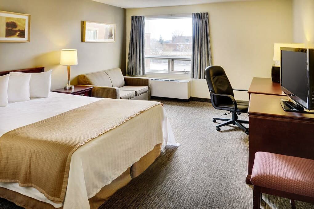 Quality Inn - Image 2