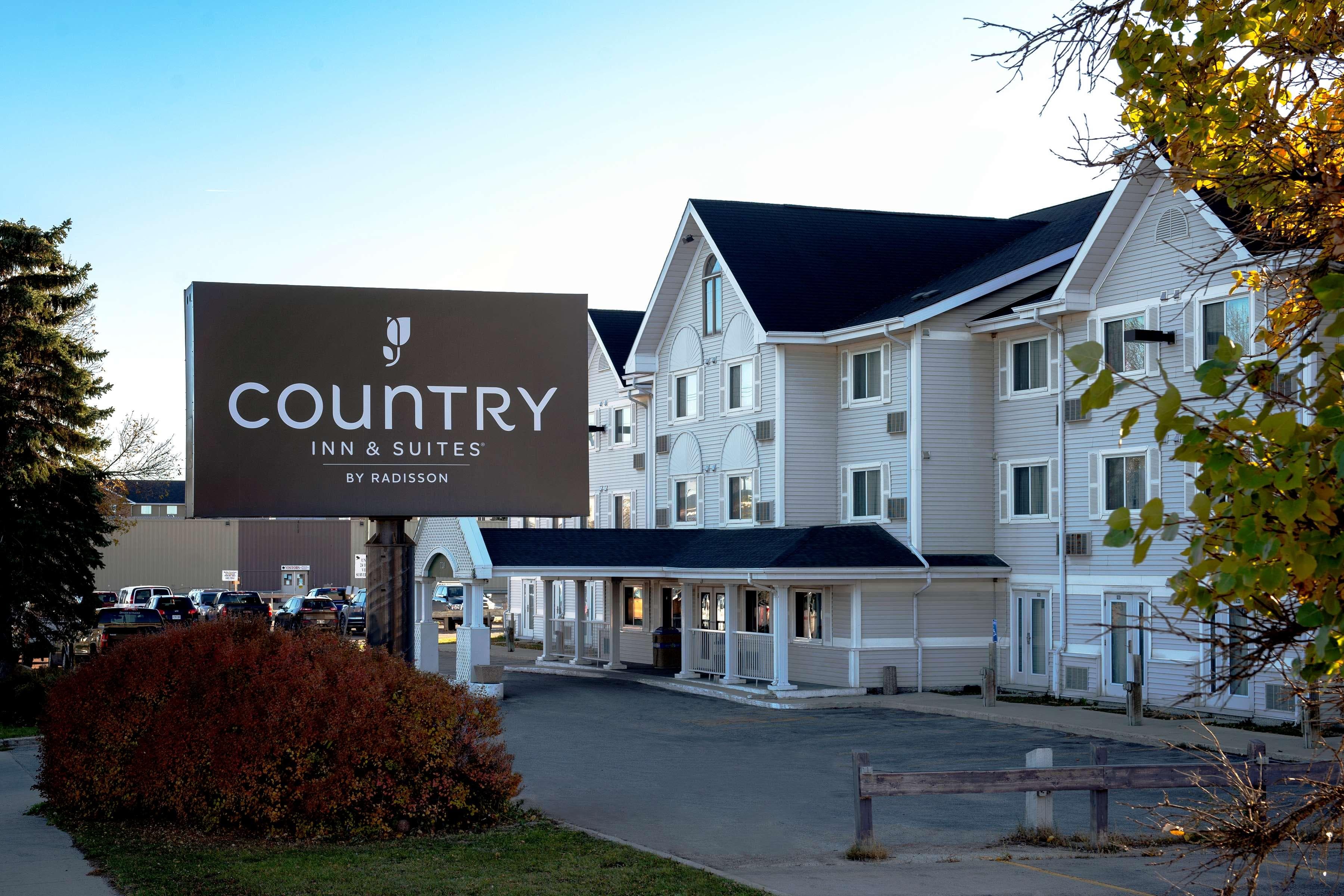 Country Inn & Suites by Radisson, Winnipeg, MB - Image 1