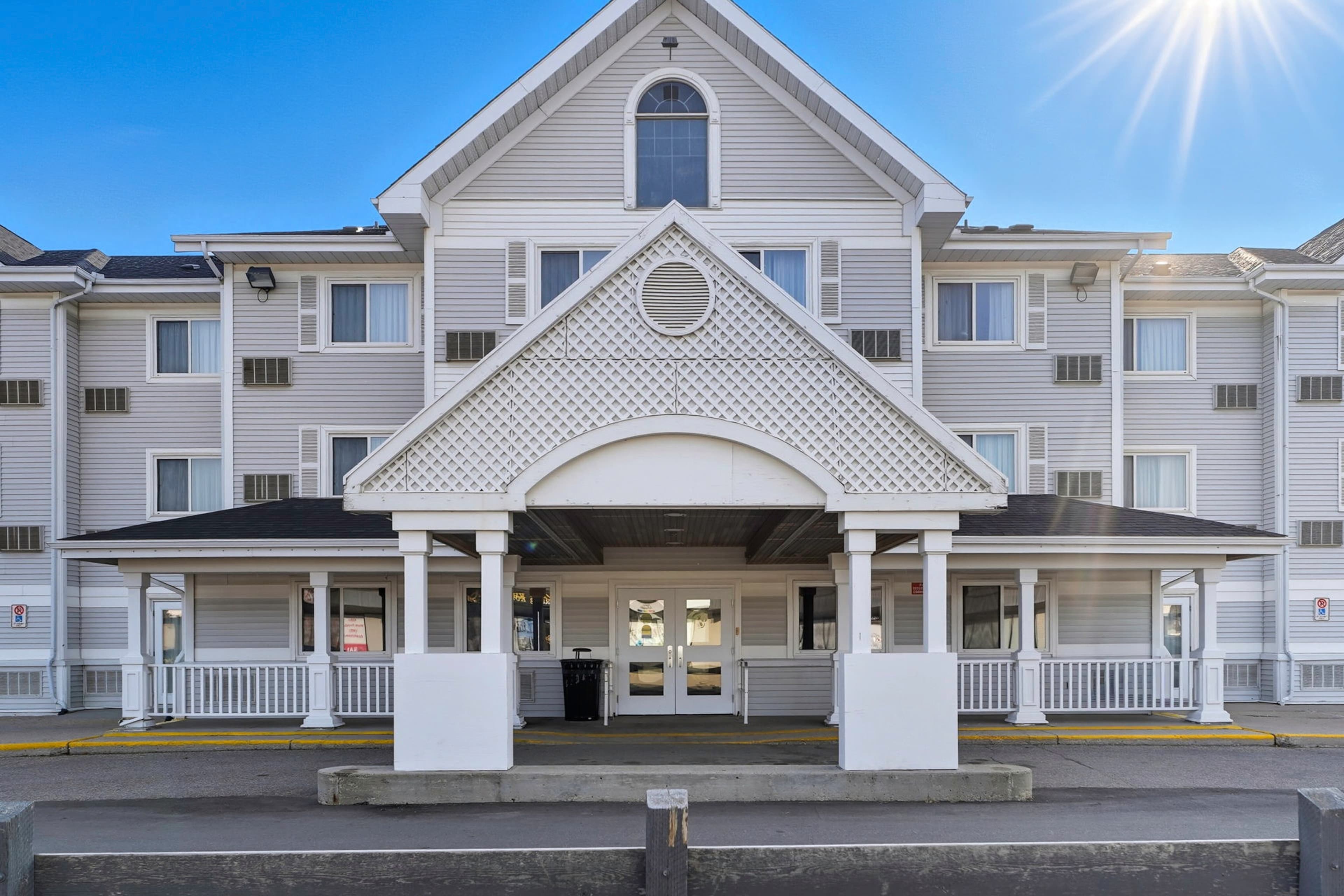 Country Inn & Suites by Radisson, Saskatoon, SK - Image 1