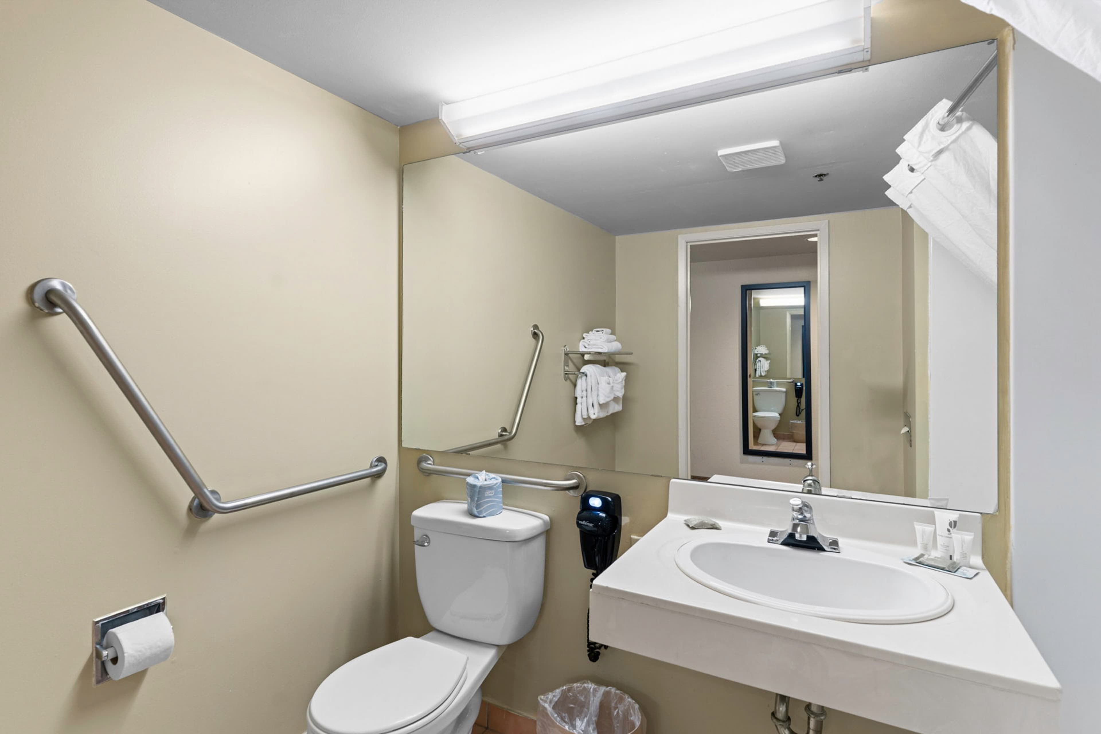 Country Inn & Suites by Radisson, Saskatoon, SK — 7