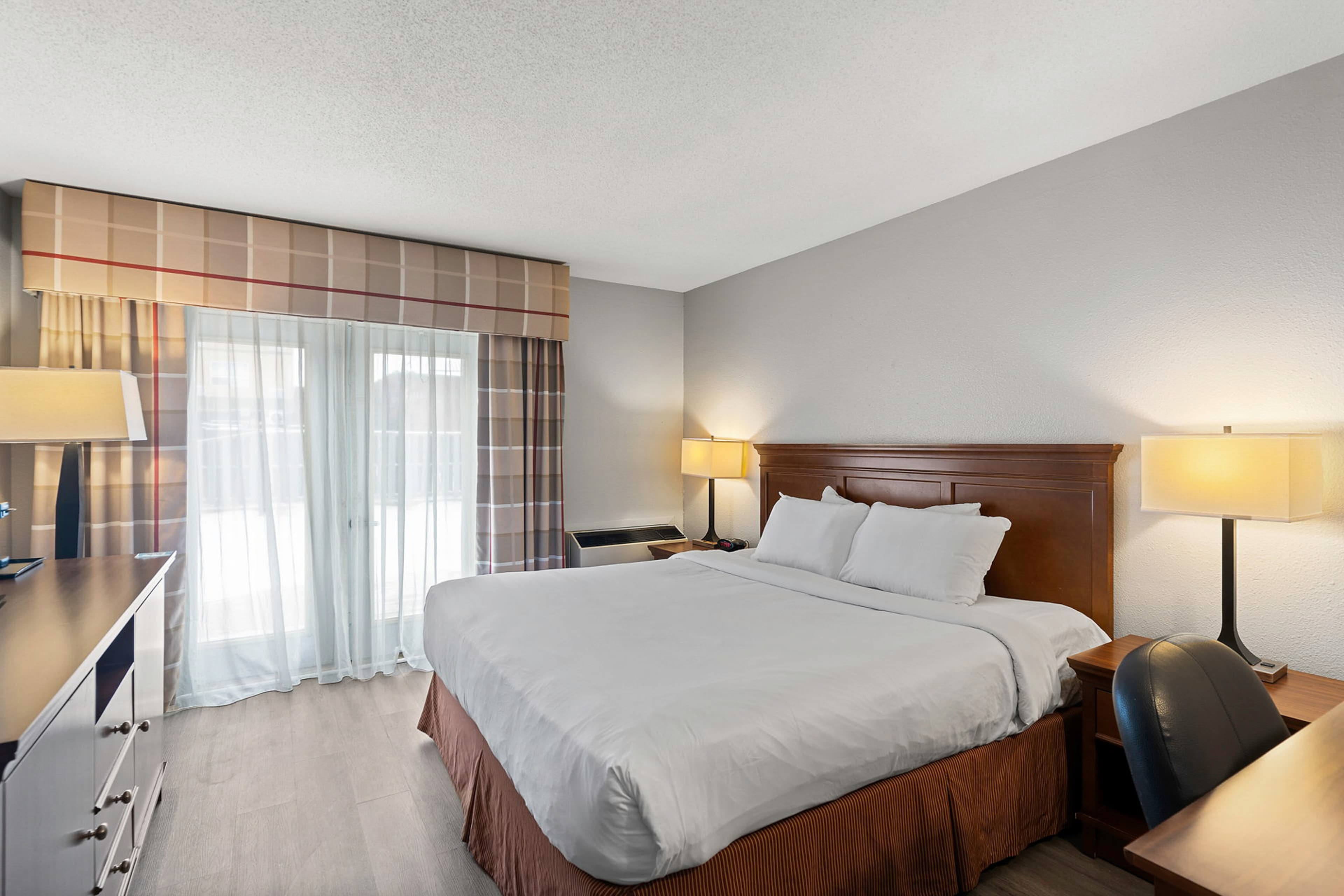 Country Inn & Suites by Radisson, Saskatoon, SK - Image 2