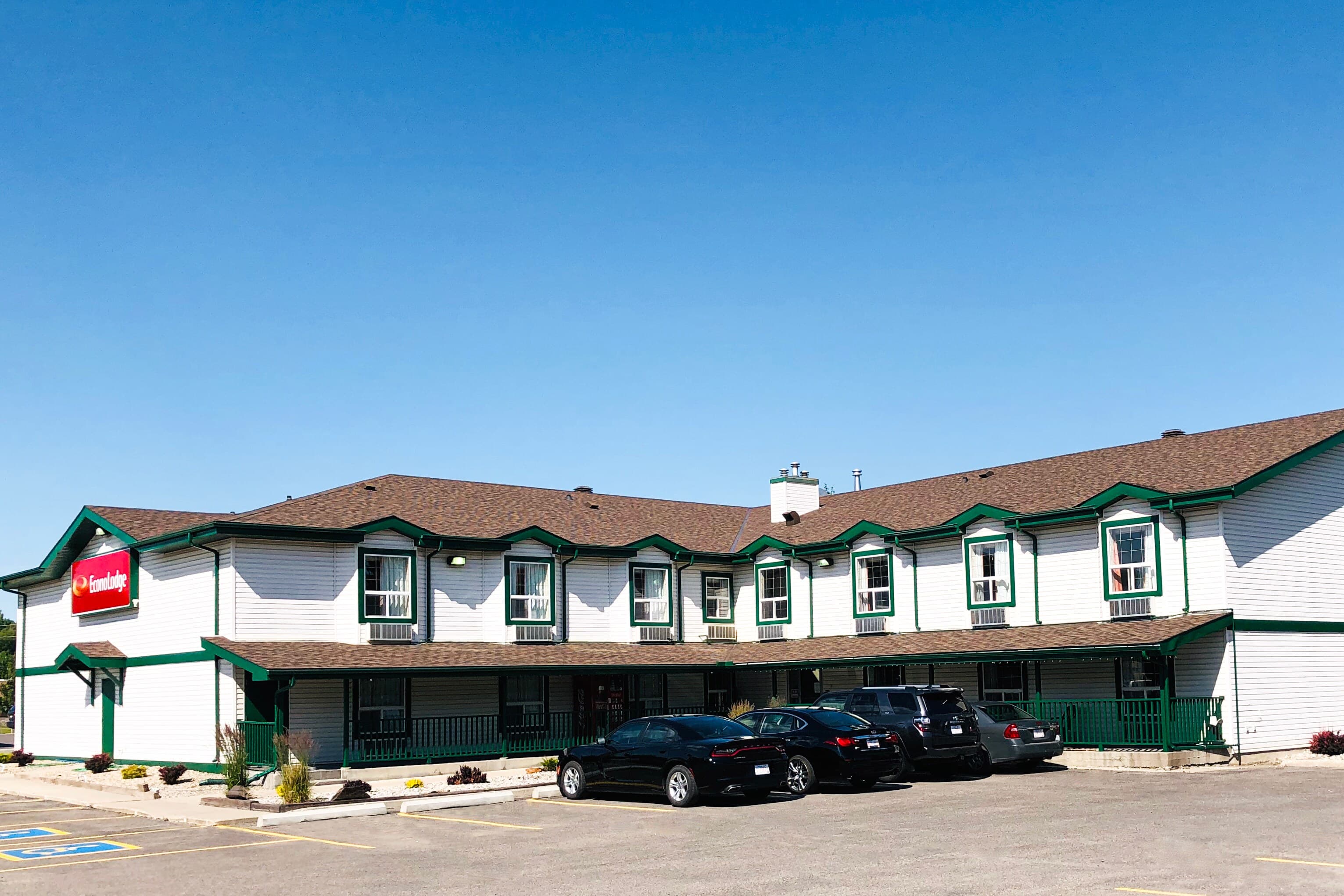 Econo Lodge - Image 1