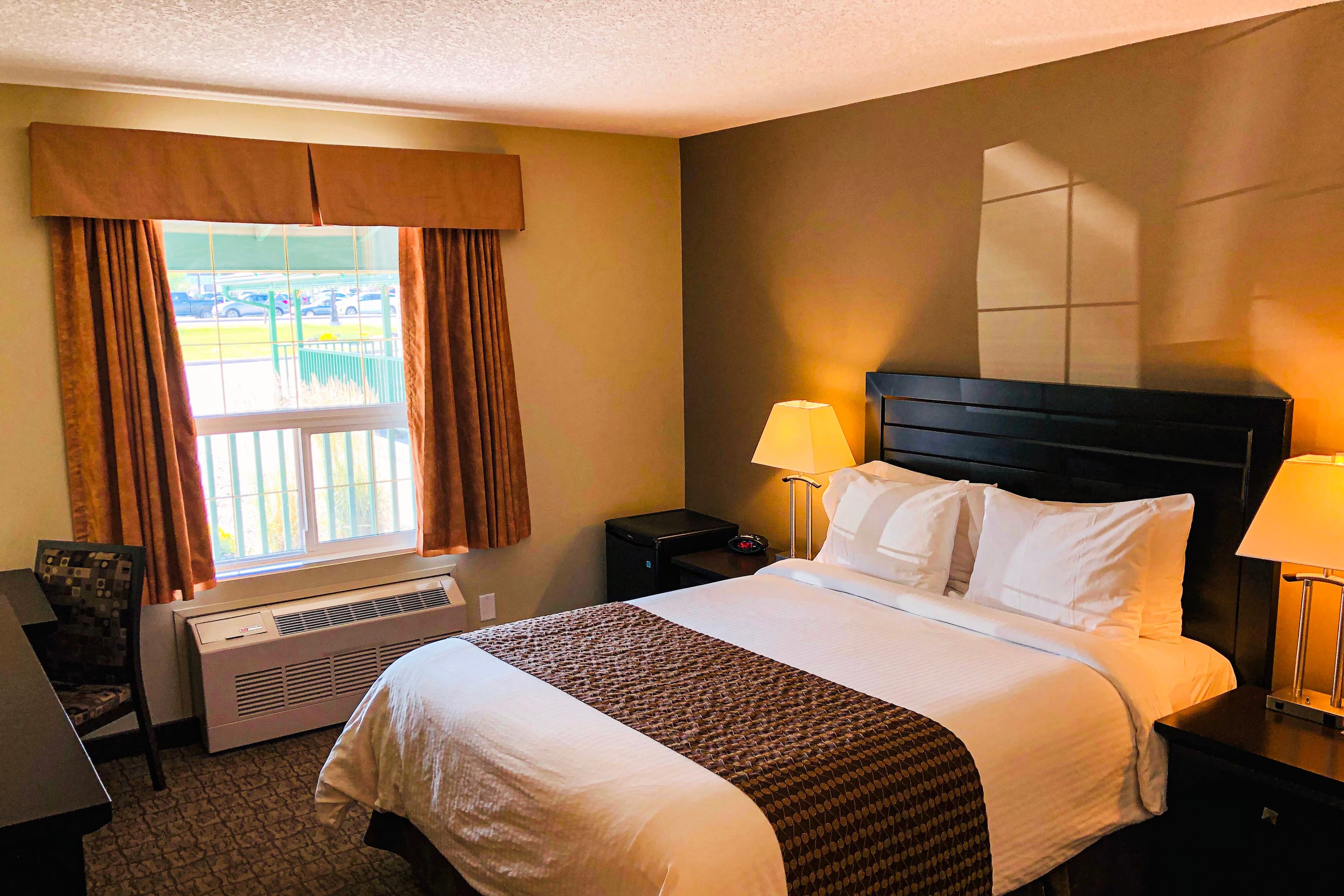 Econo Lodge - Image 2