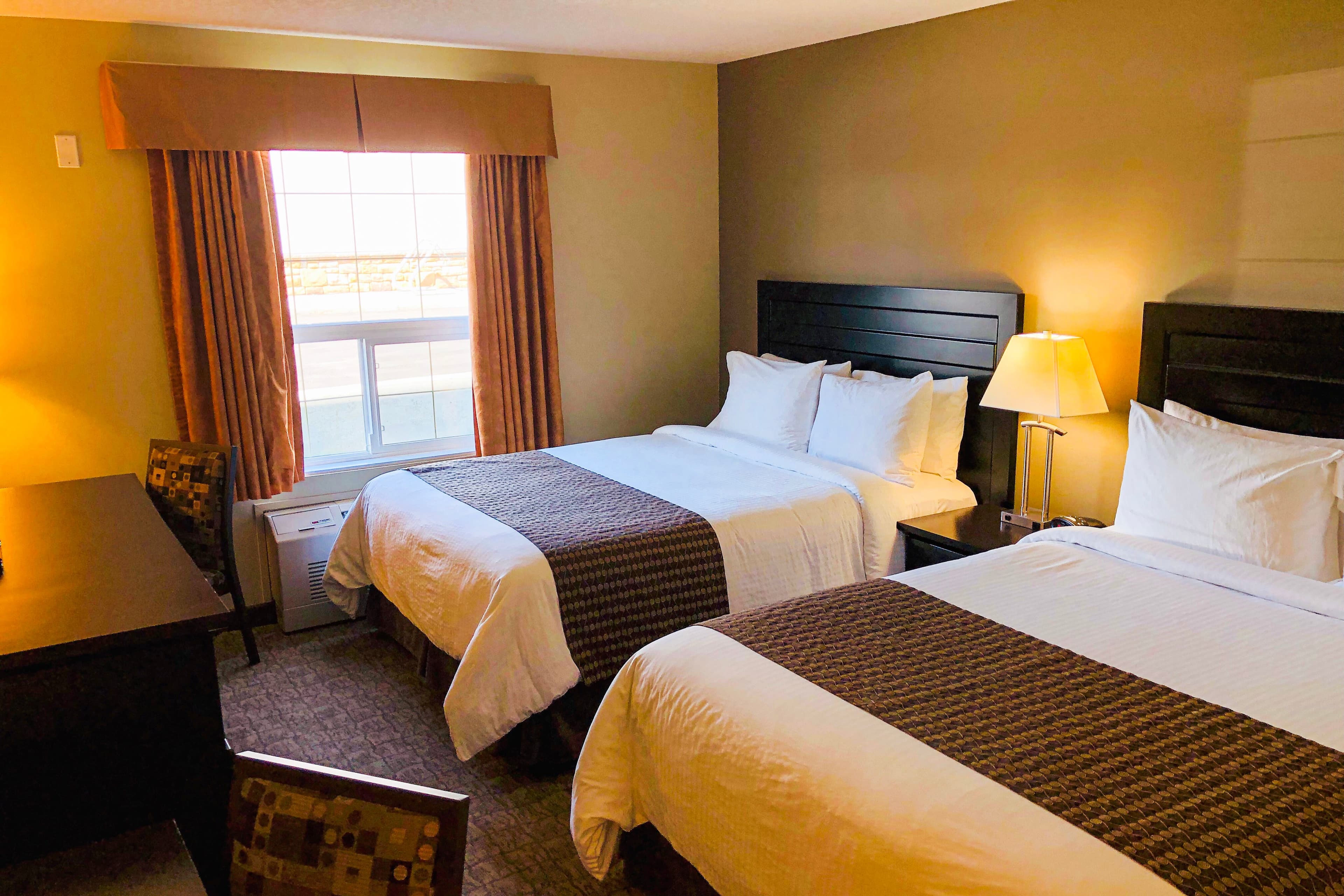 Econo Lodge - Image 4