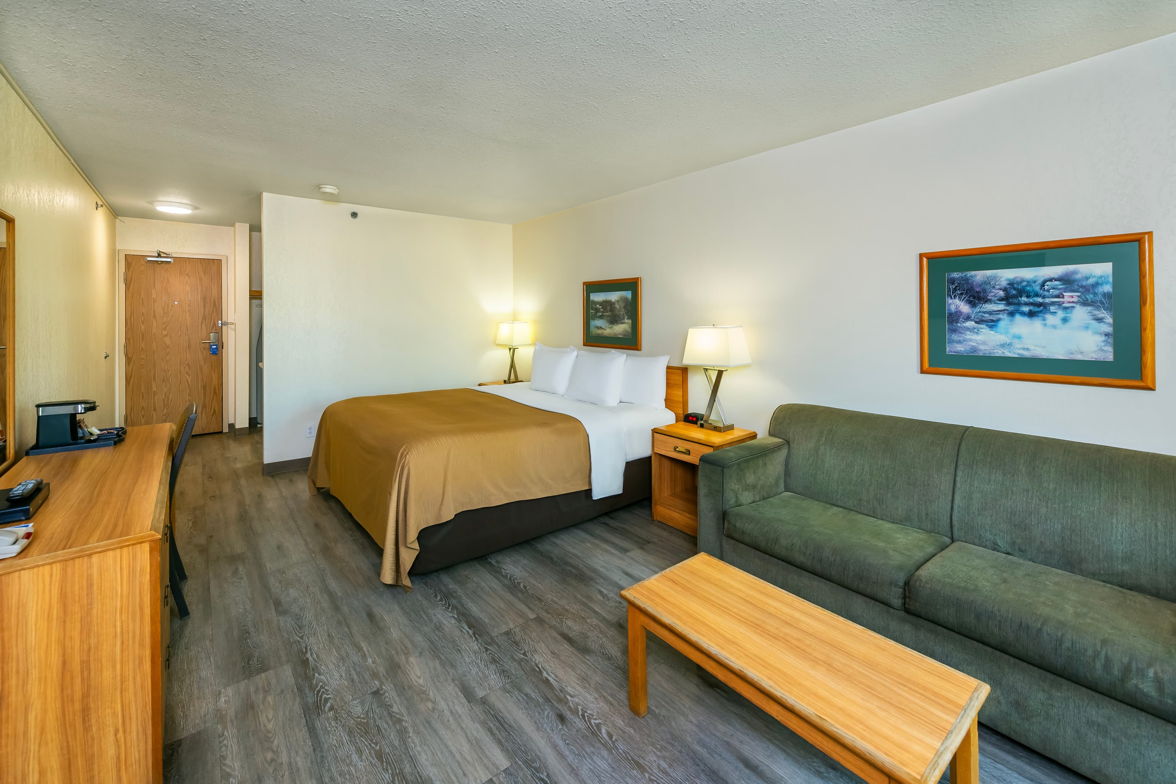 Rodeway Inn - Image 4