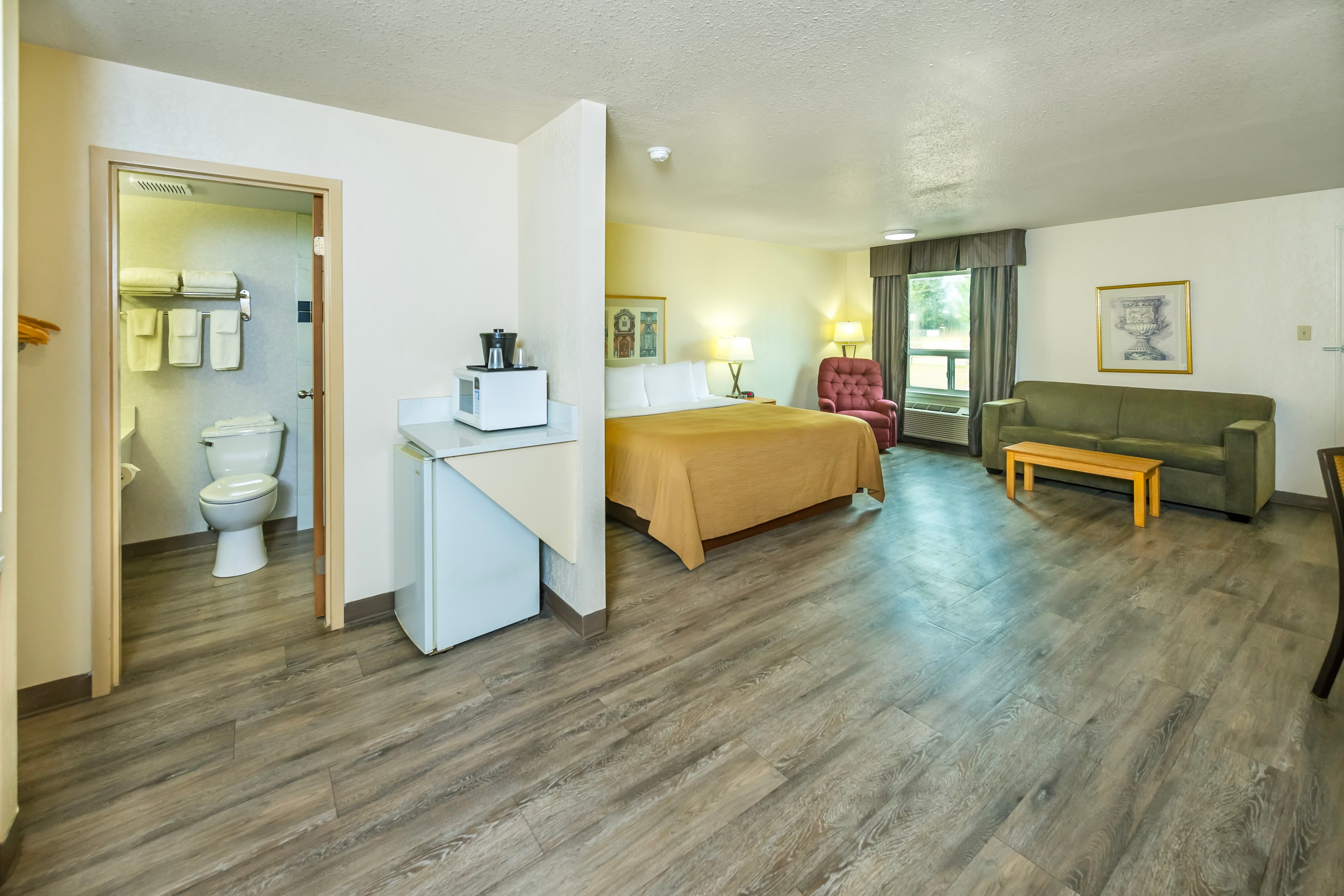 Rodeway Inn — 19