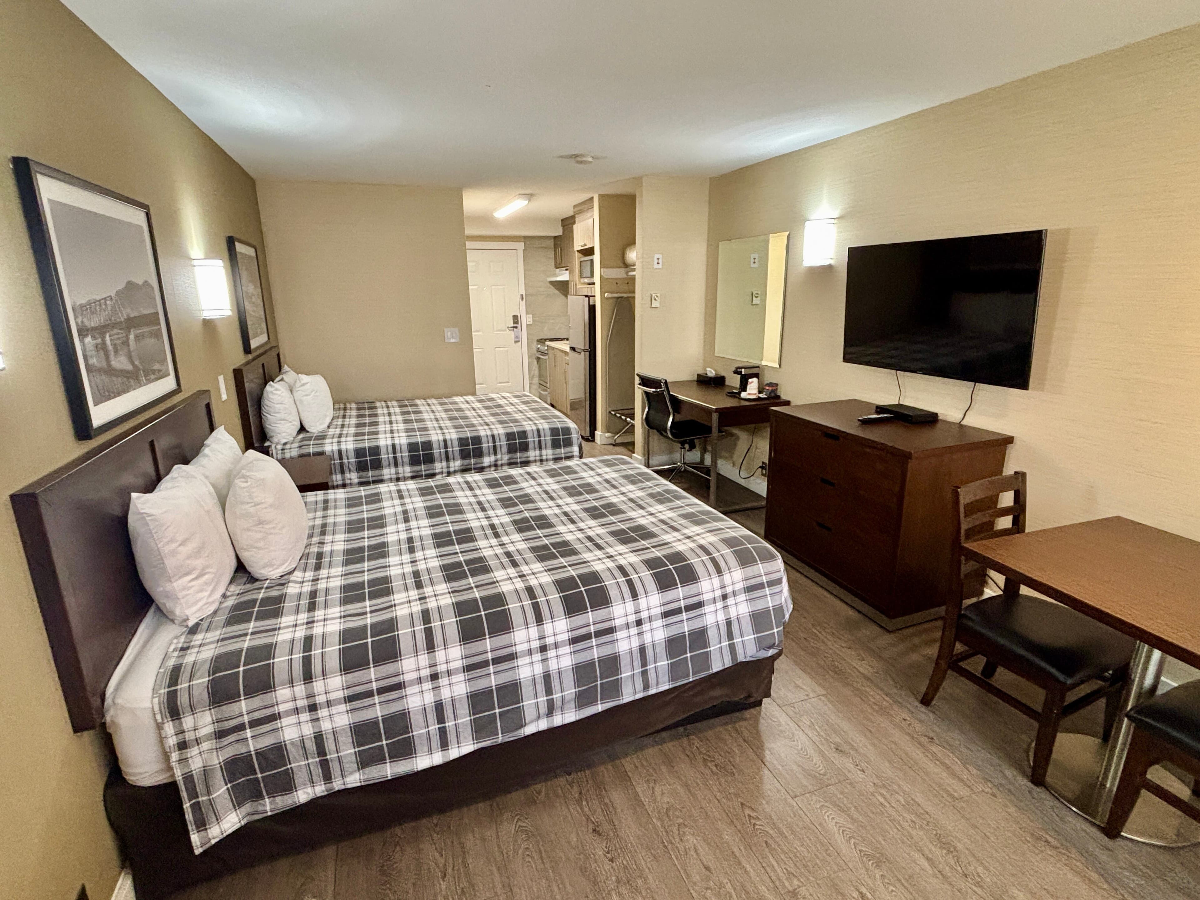 Rodeway Inn & Suites — 7