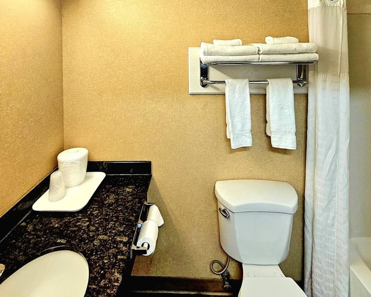 Rodeway Inn & Suites — 11