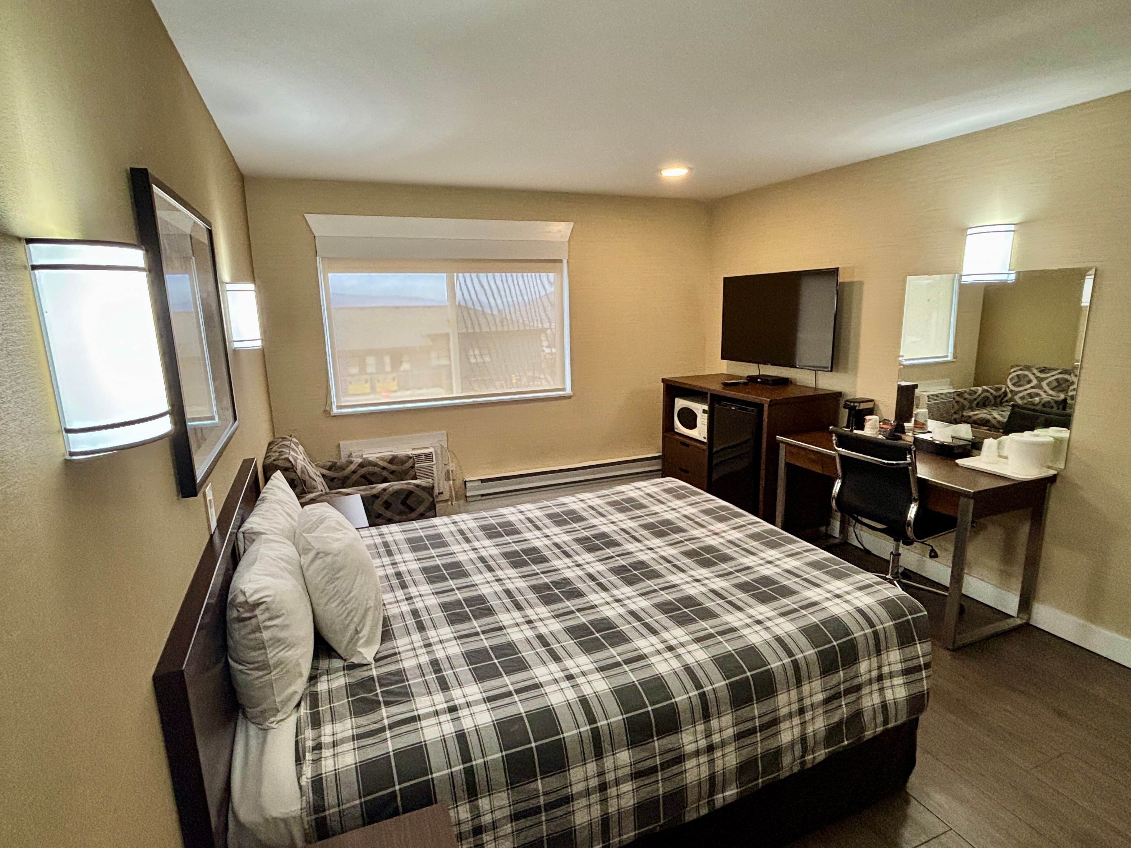 Rodeway Inn & Suites — 13