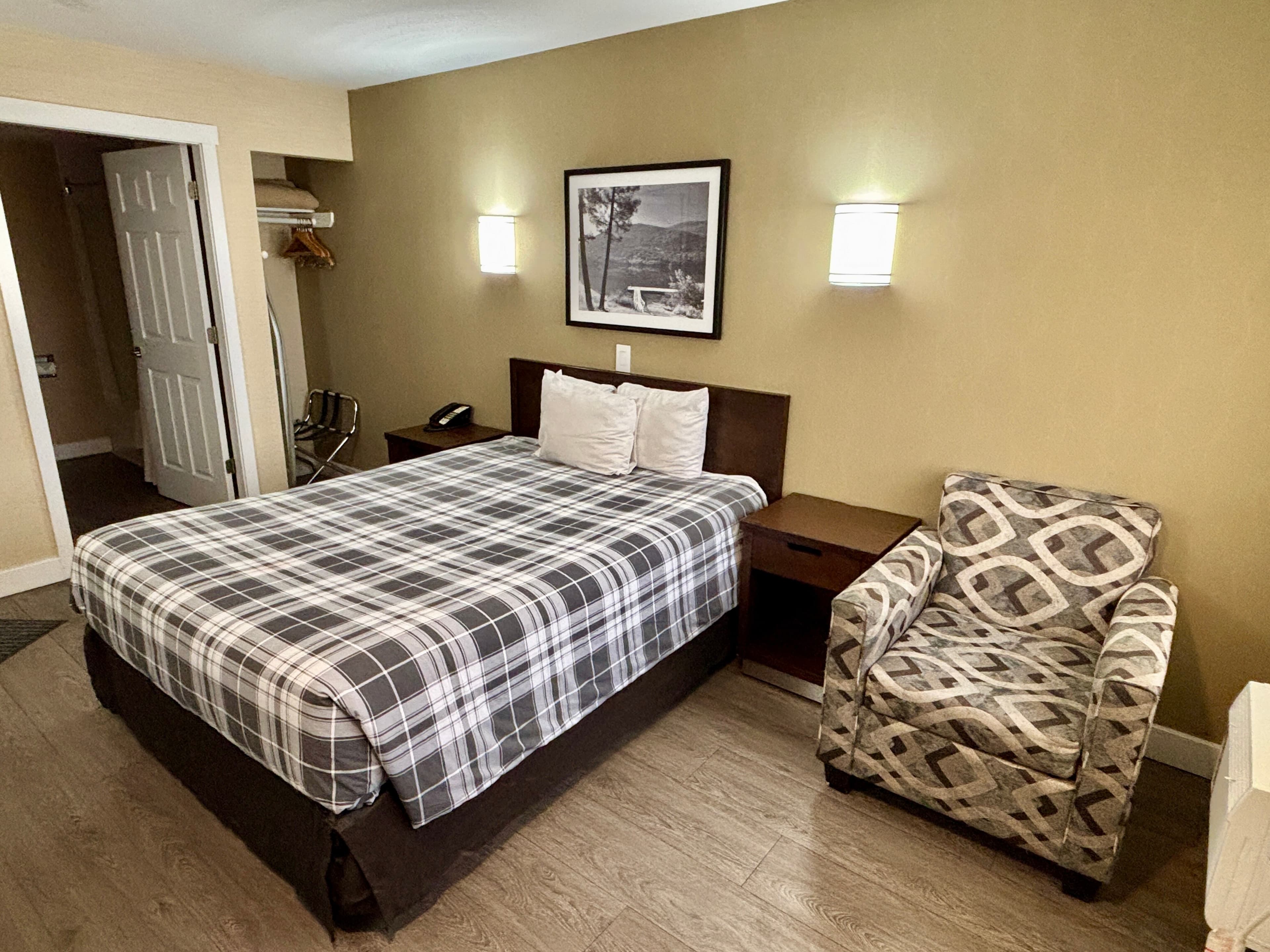 Rodeway Inn & Suites — 14