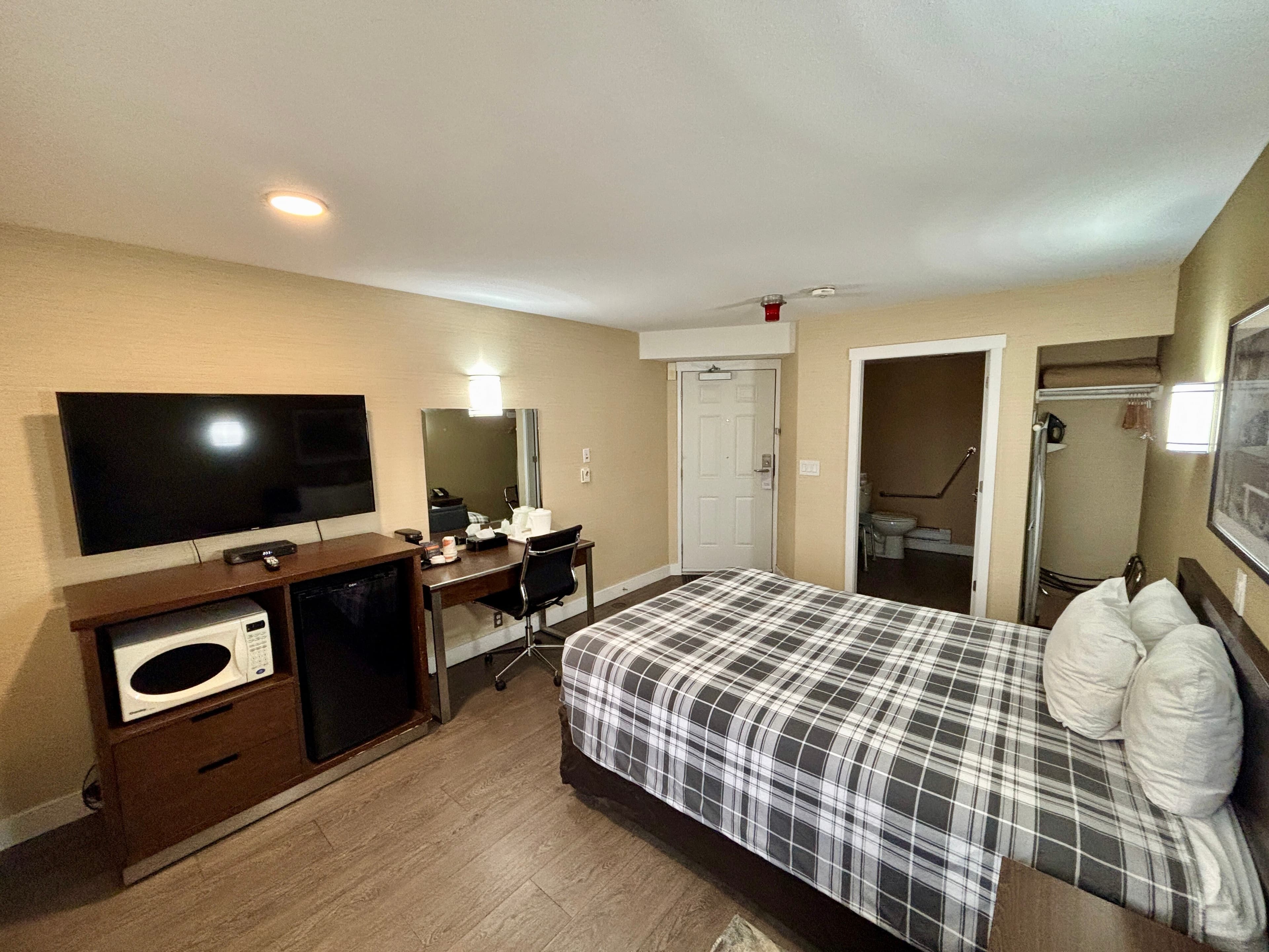 Rodeway Inn & Suites — 15