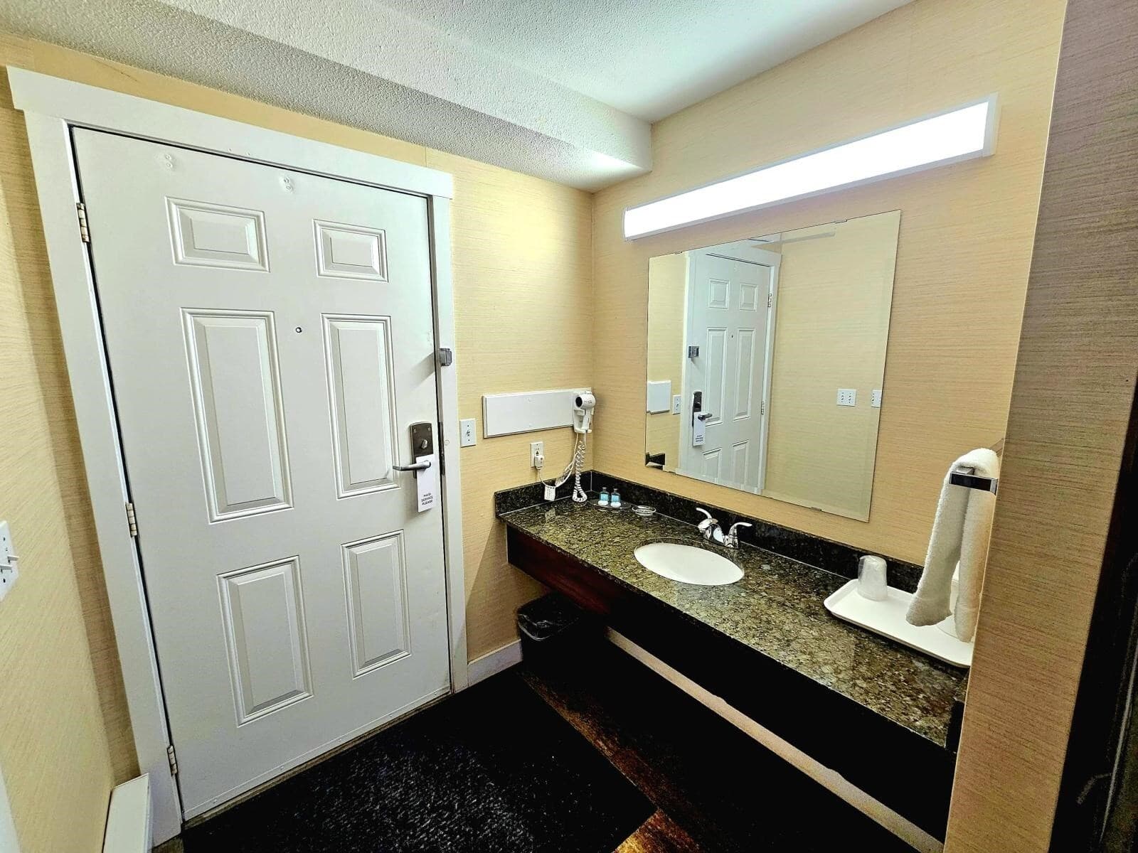 Rodeway Inn & Suites — 10