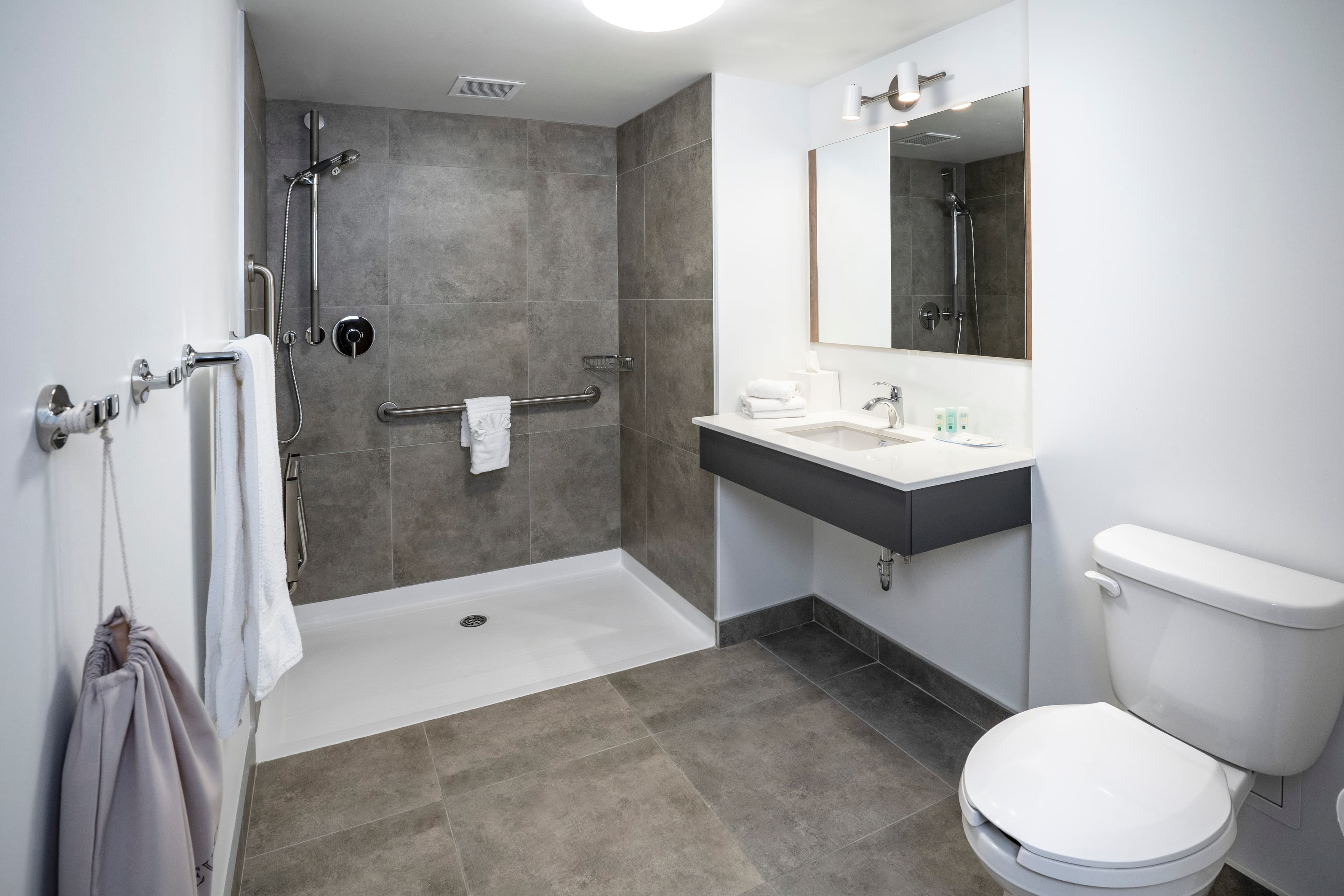 Quality Inn - Image 5