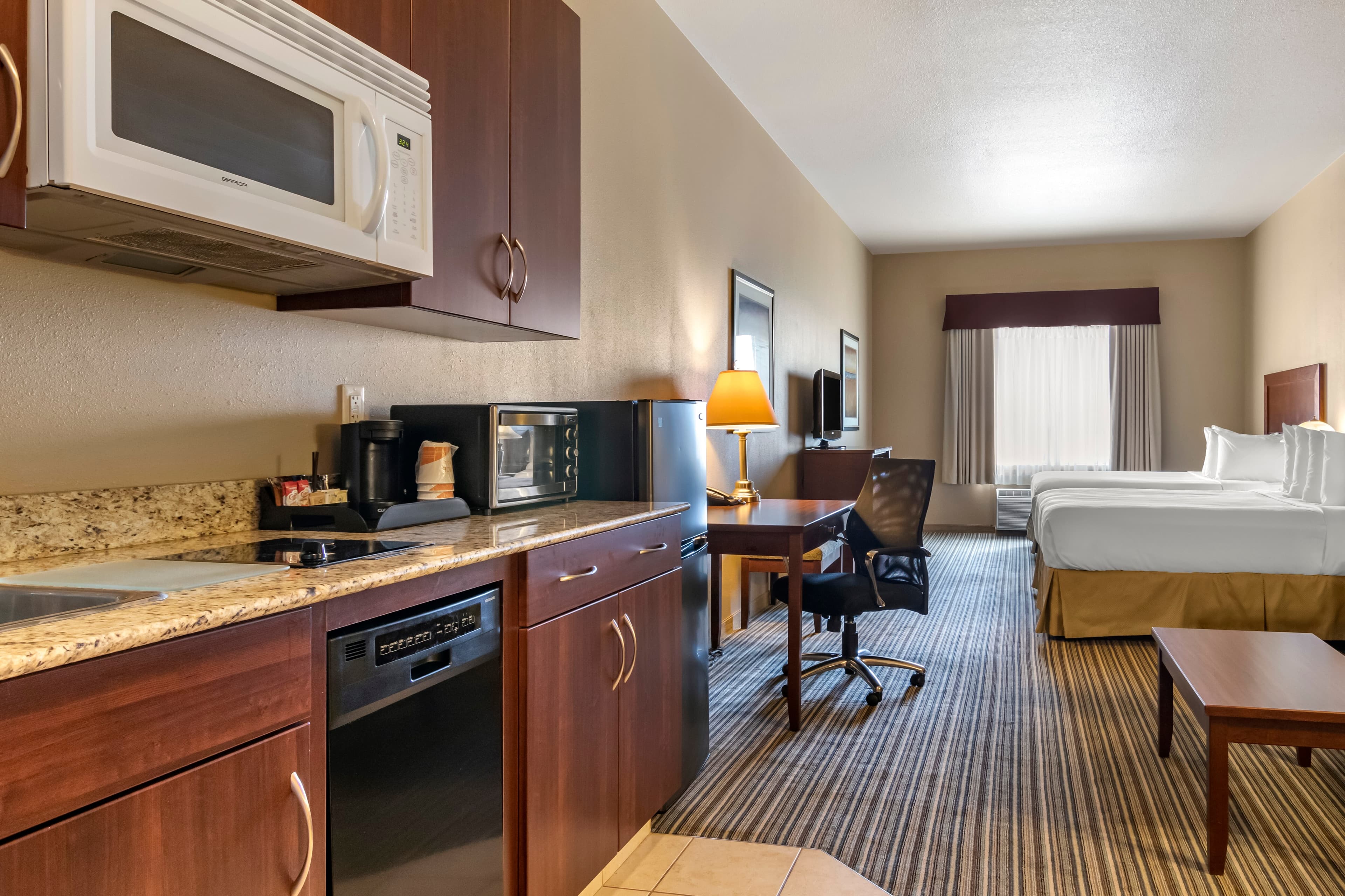Quality Inn & Suites - Image 2