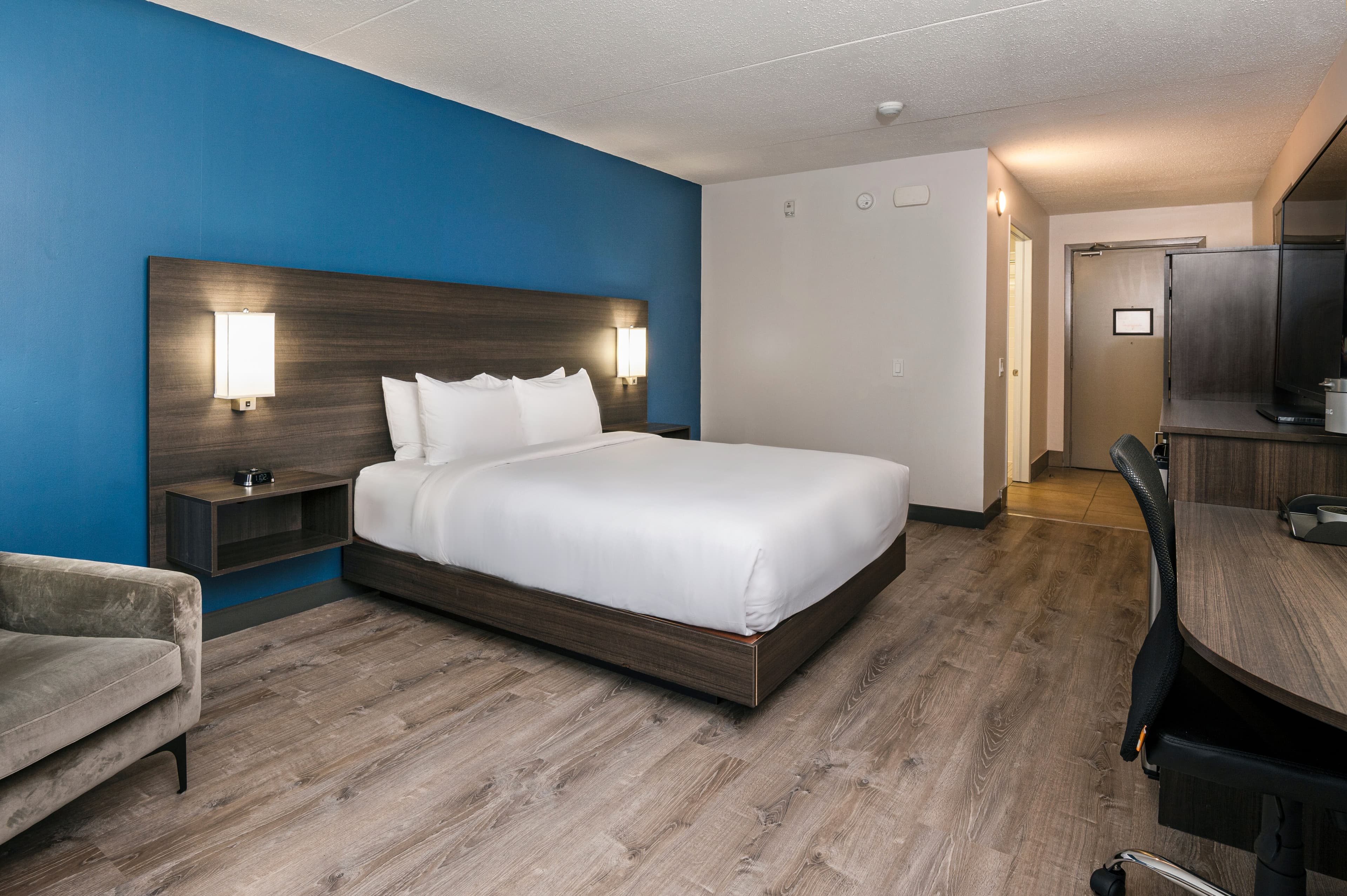 Comfort Suites Kingston Central - Image 5