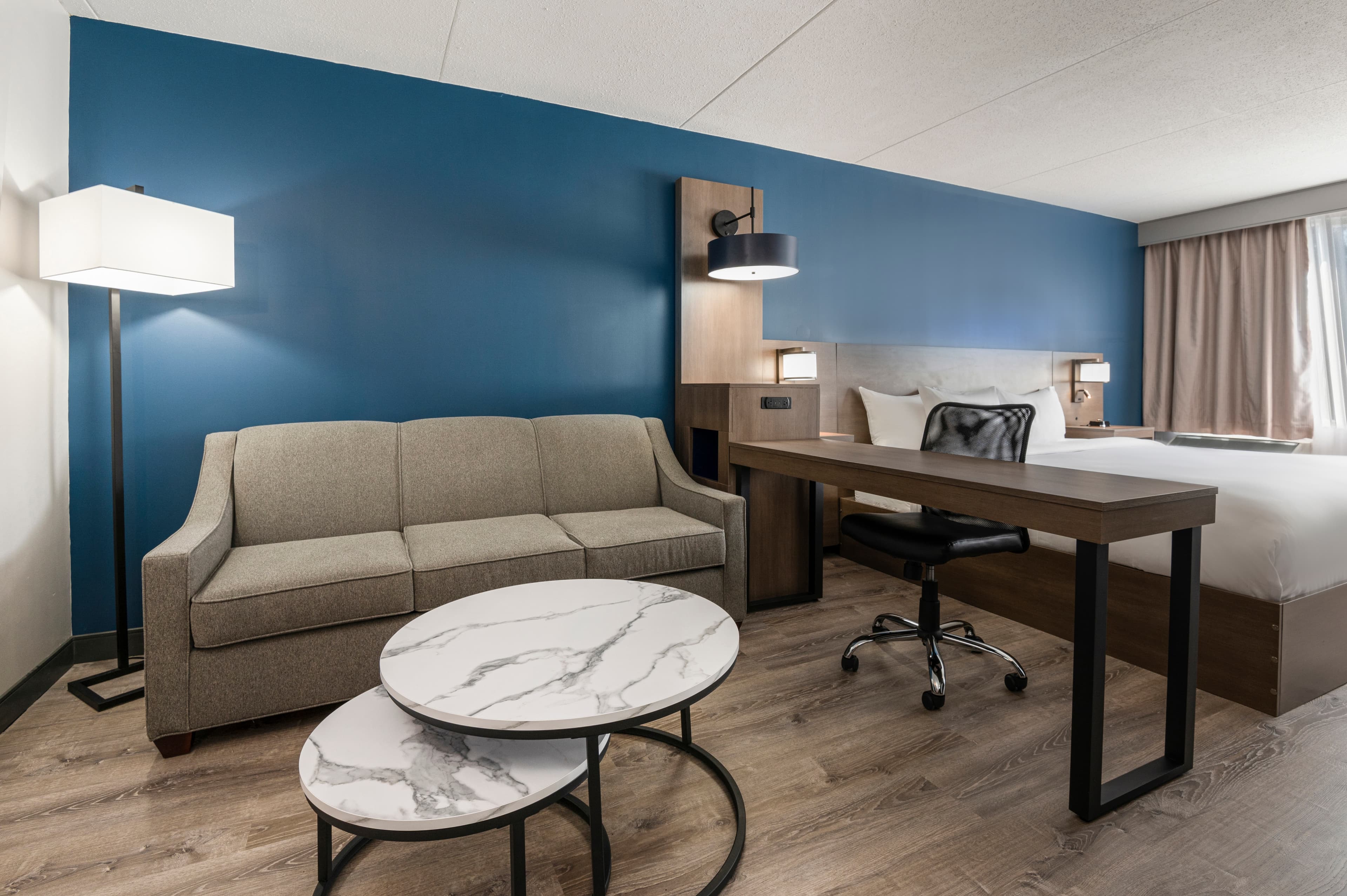Comfort Suites Kingston Central — 10